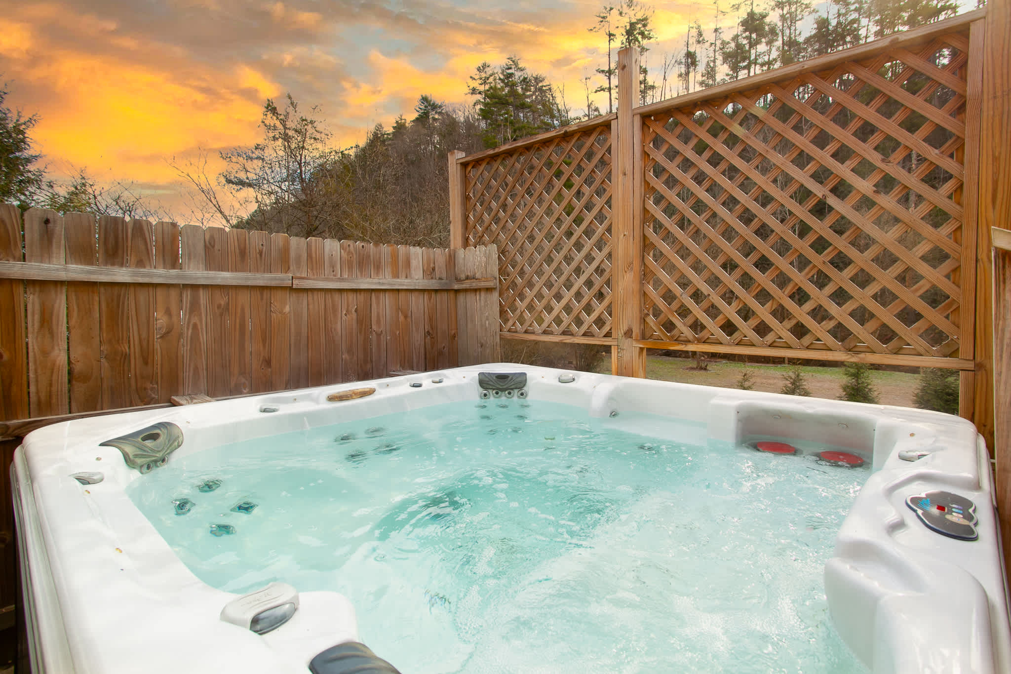 Cozy Escape for 6 w Hot Tub near Dollywood