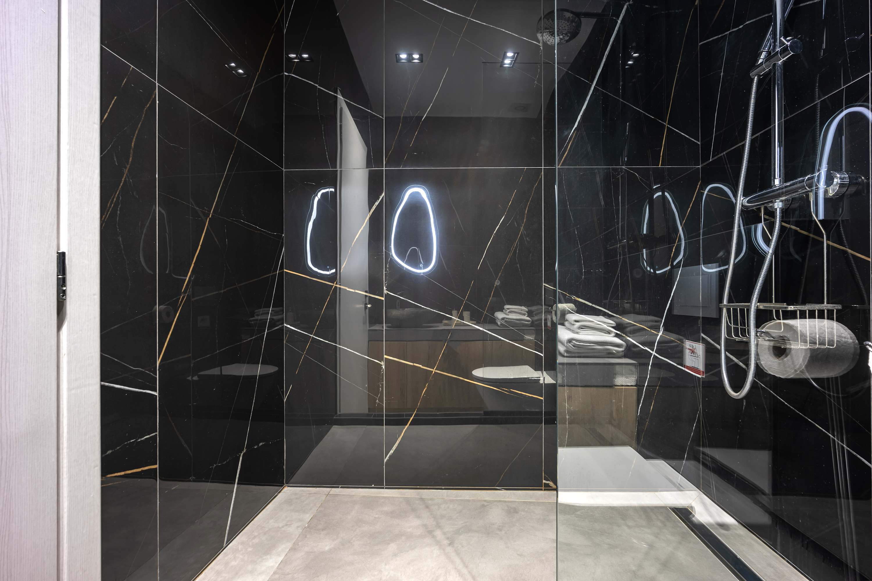 Generous Studio Syntagma | Worn Building Entrance