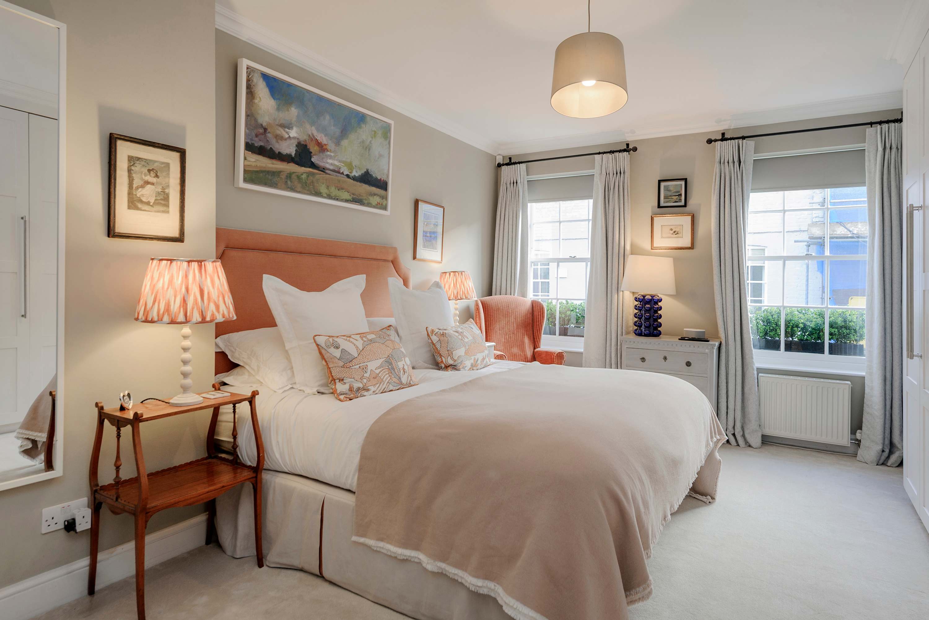 View Divine Mews House - South Kensington in Princes Gate Mews 52 SW7 2PR Divine Mews House - South Kensington in Princes Gate Mews 52 SW7 2PR - Property image 2 - VivreStays