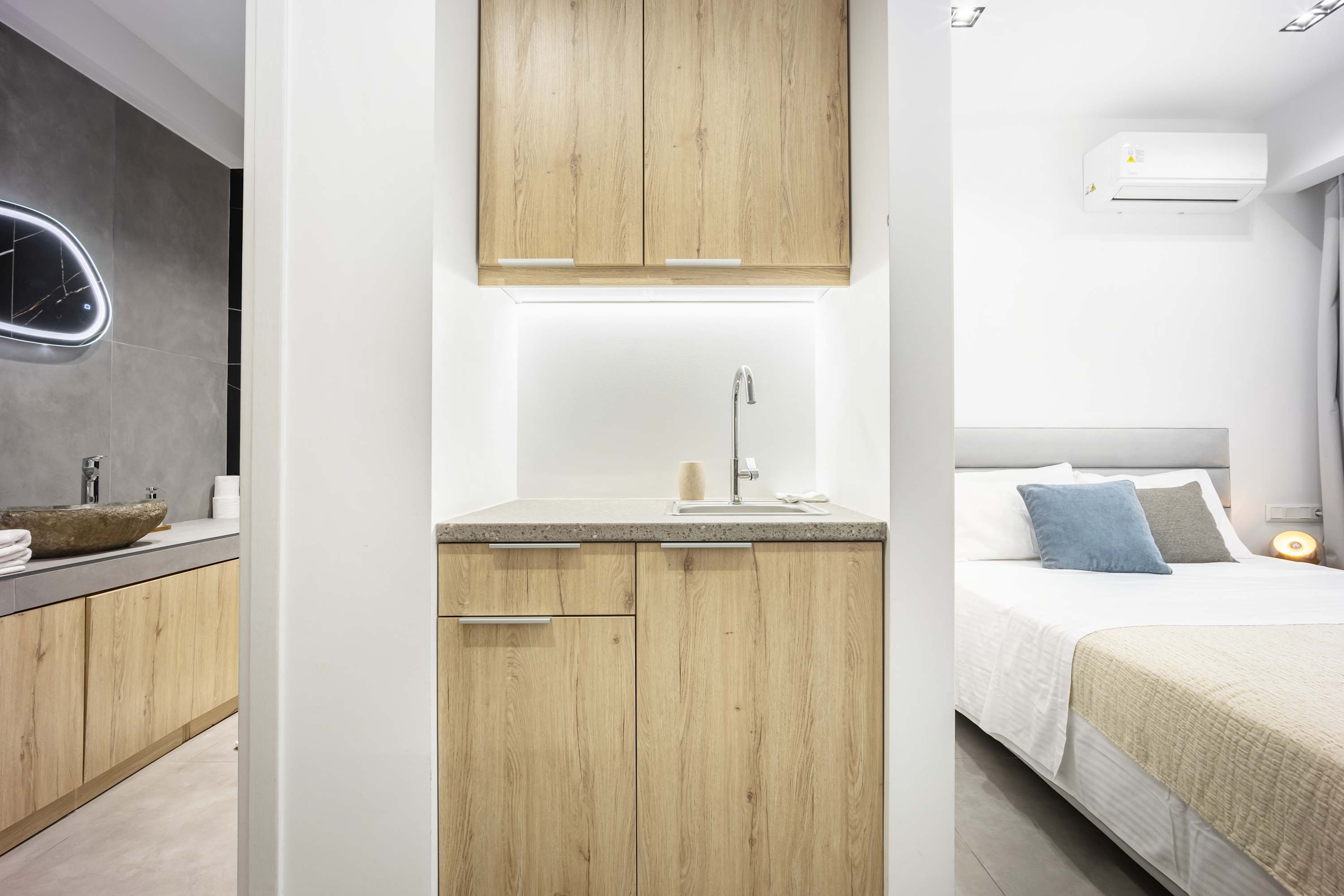  Bright Studio Syntagma | Worn Building Entrance