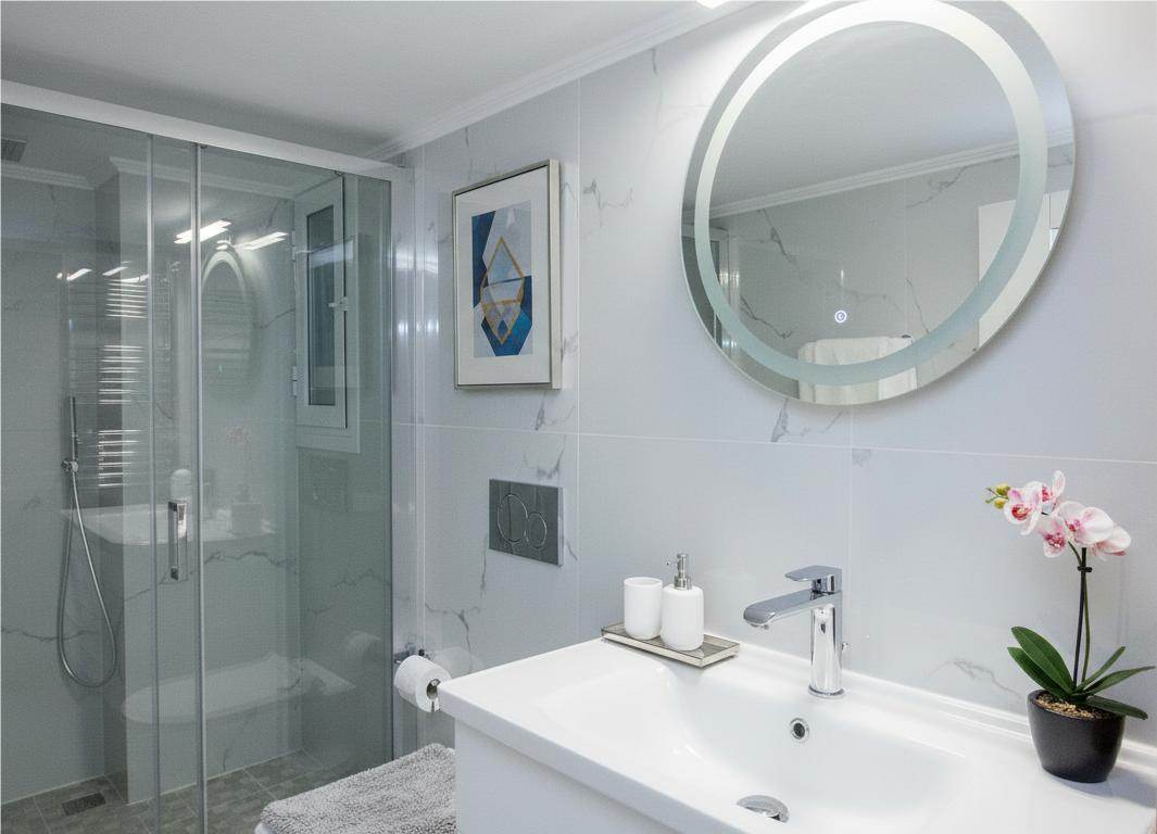 Central 2 Bd Apt with Balcony by Monastiraki in Athens — photo 5
