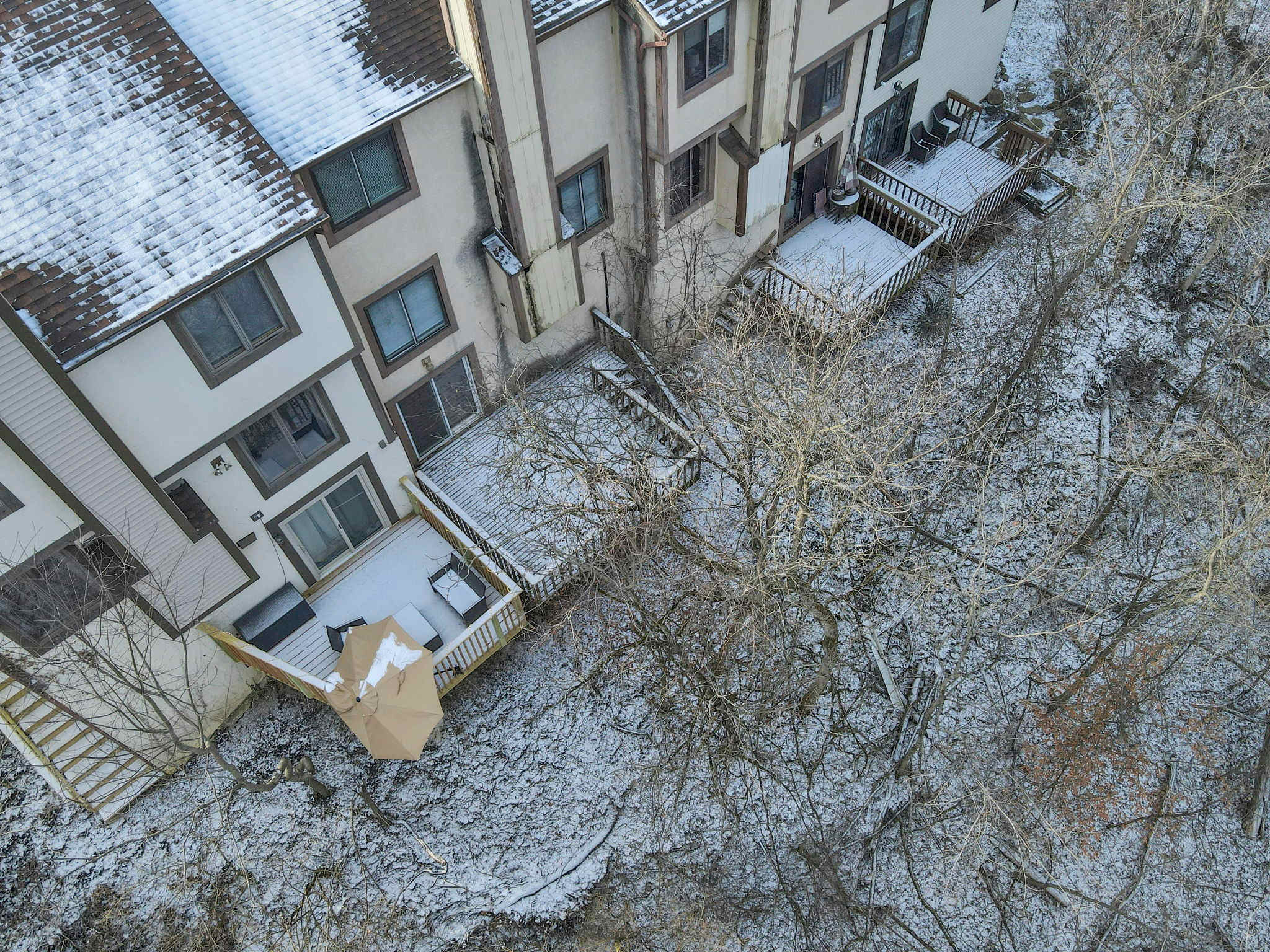  Modern Retreat with Forest Views 3BR Near Airport & Downtown
