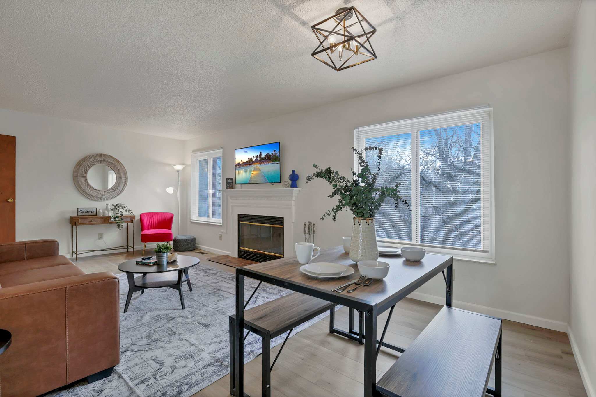  Modern Retreat with Forest Views 3BR Near Airport & Downtown