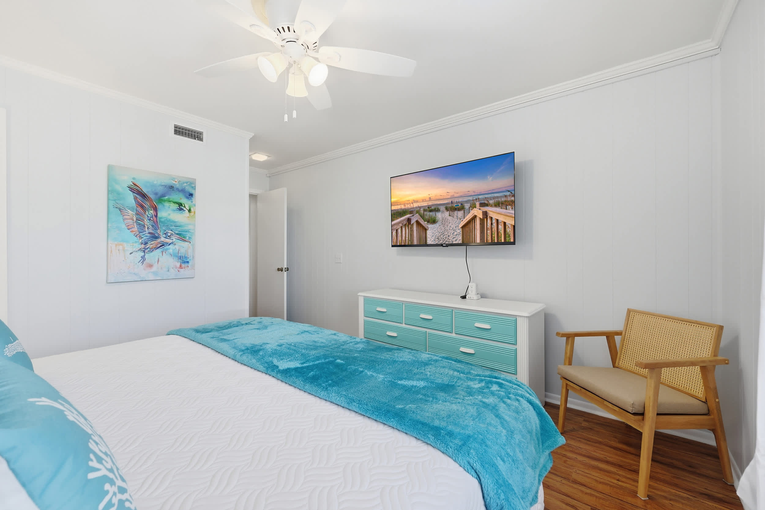 Shoreline Glimmer at Sea Cabin w Pool