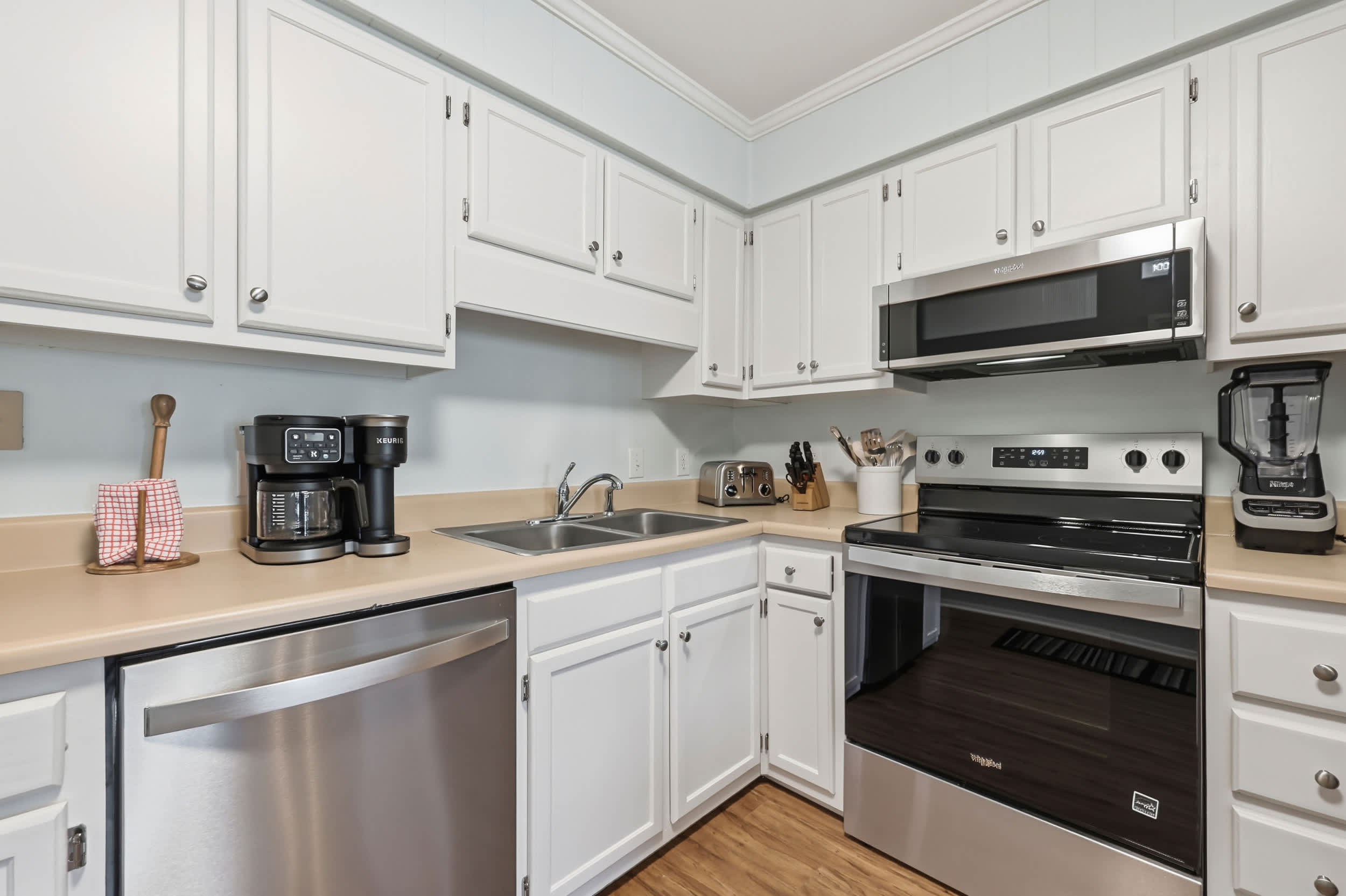 Shoreline Glimmer at Sea Cabin w Pool