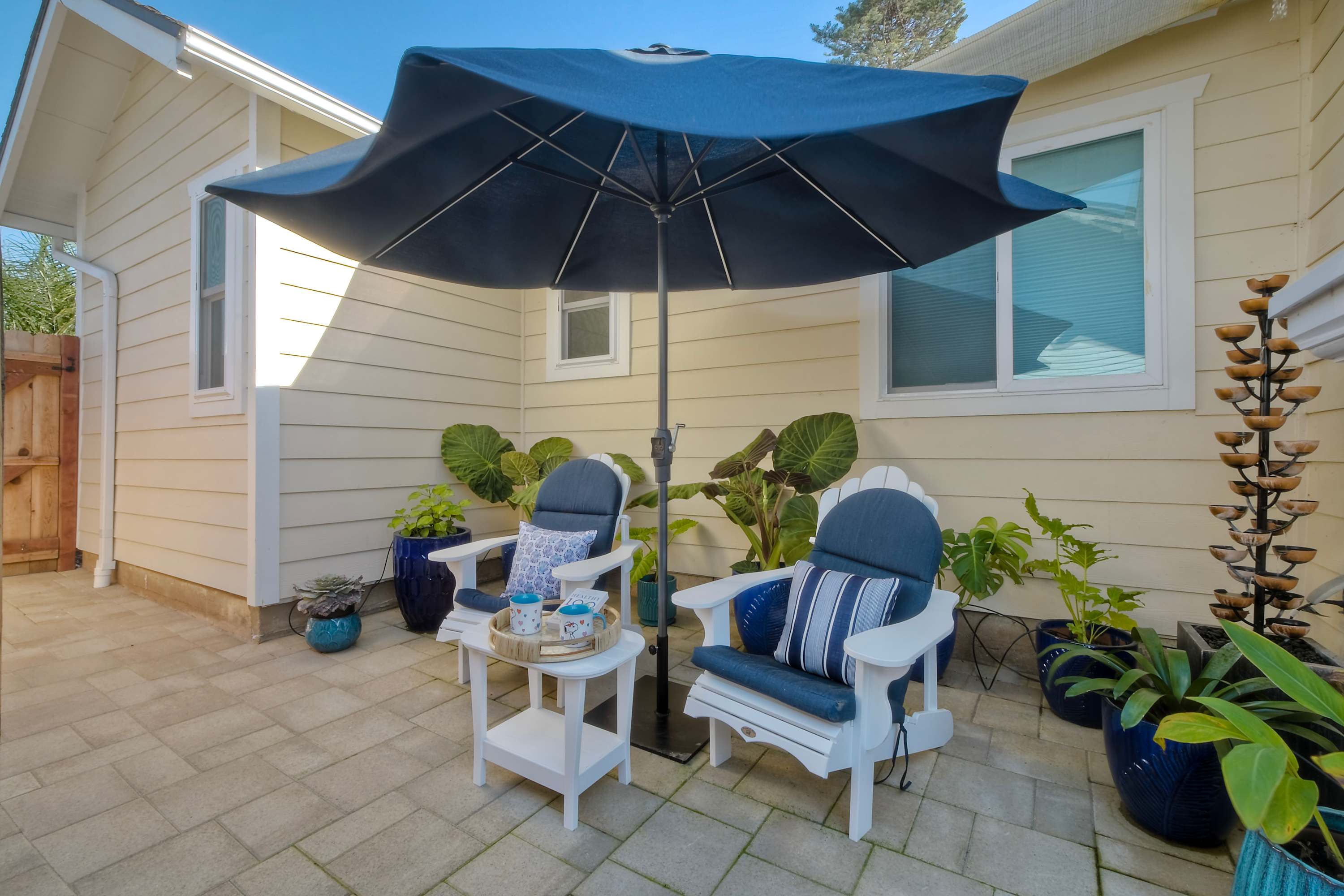 Monarch Cove - Unit B  For 2ppl