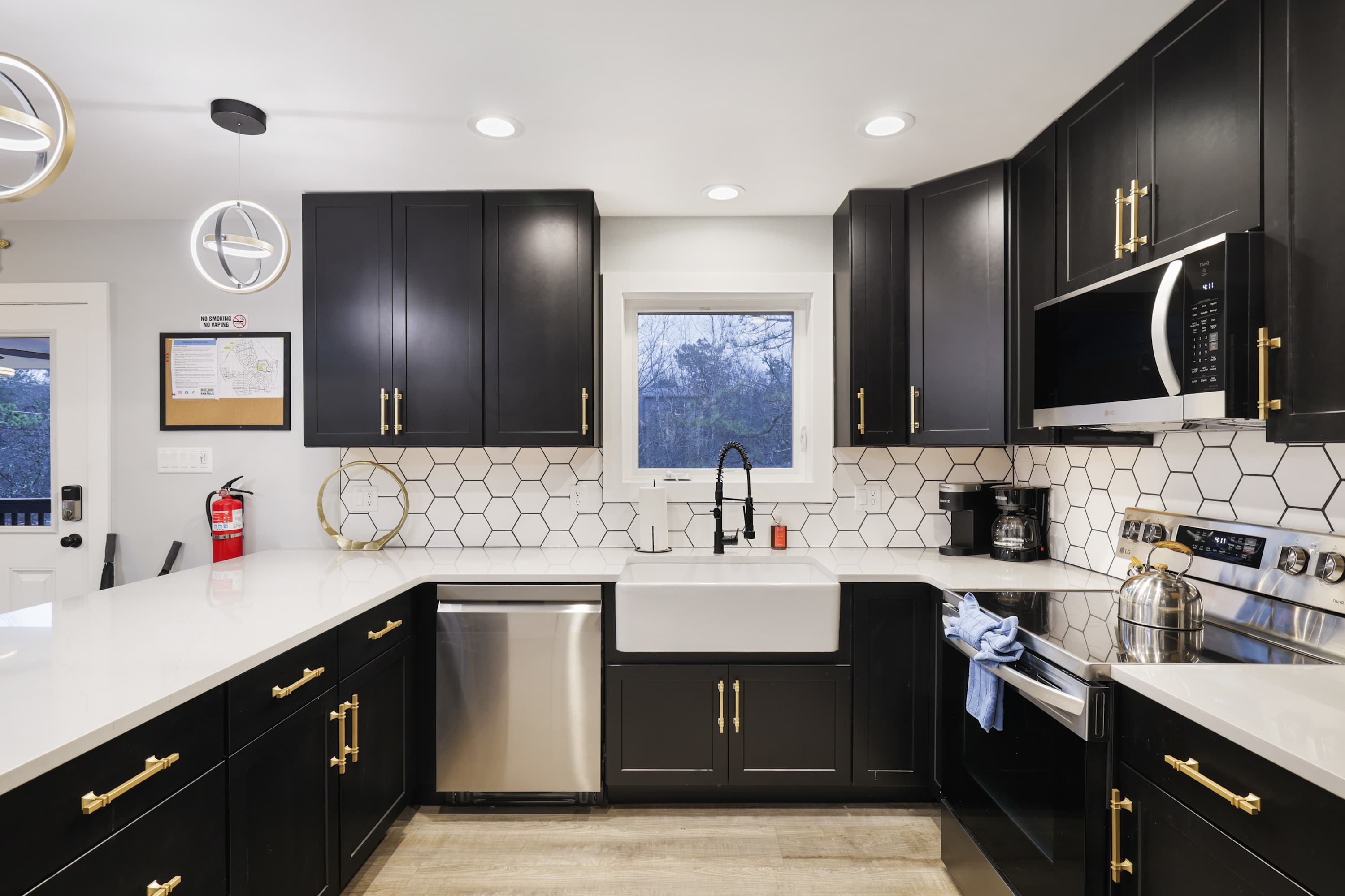 Moon Mtn Manor • Sleeps 16 • Games • Hot Tub 5