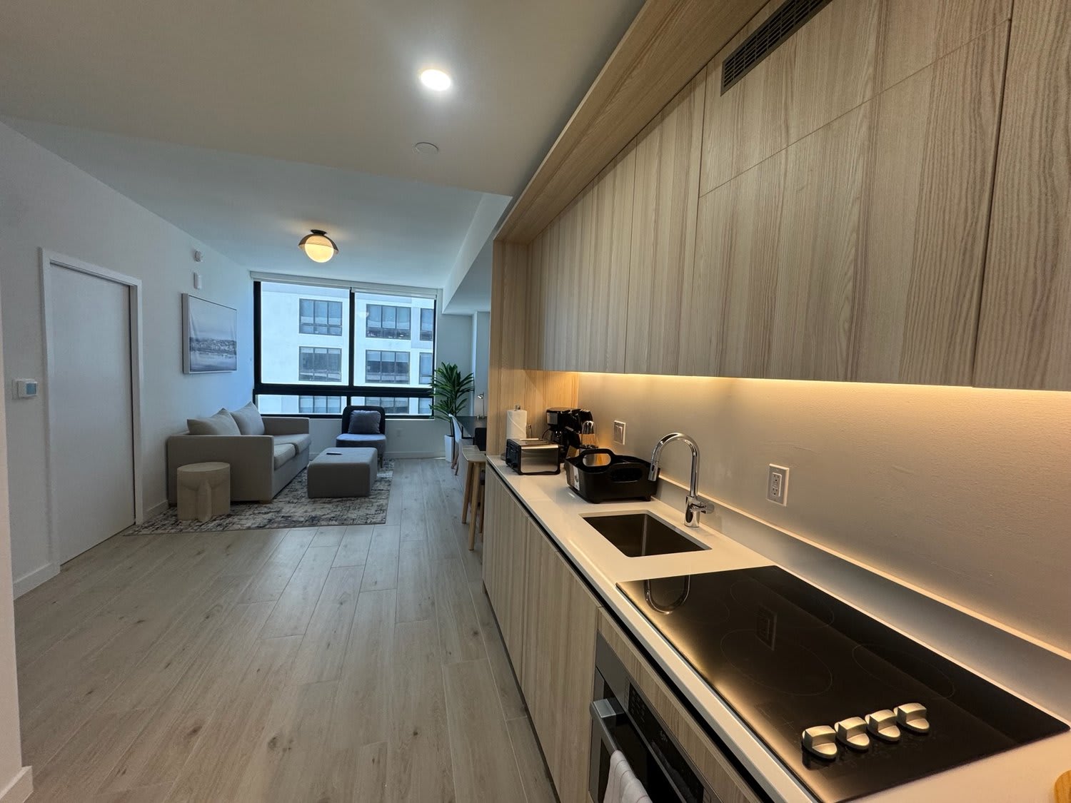 Downtown Condo | Walkable Location to Bayside