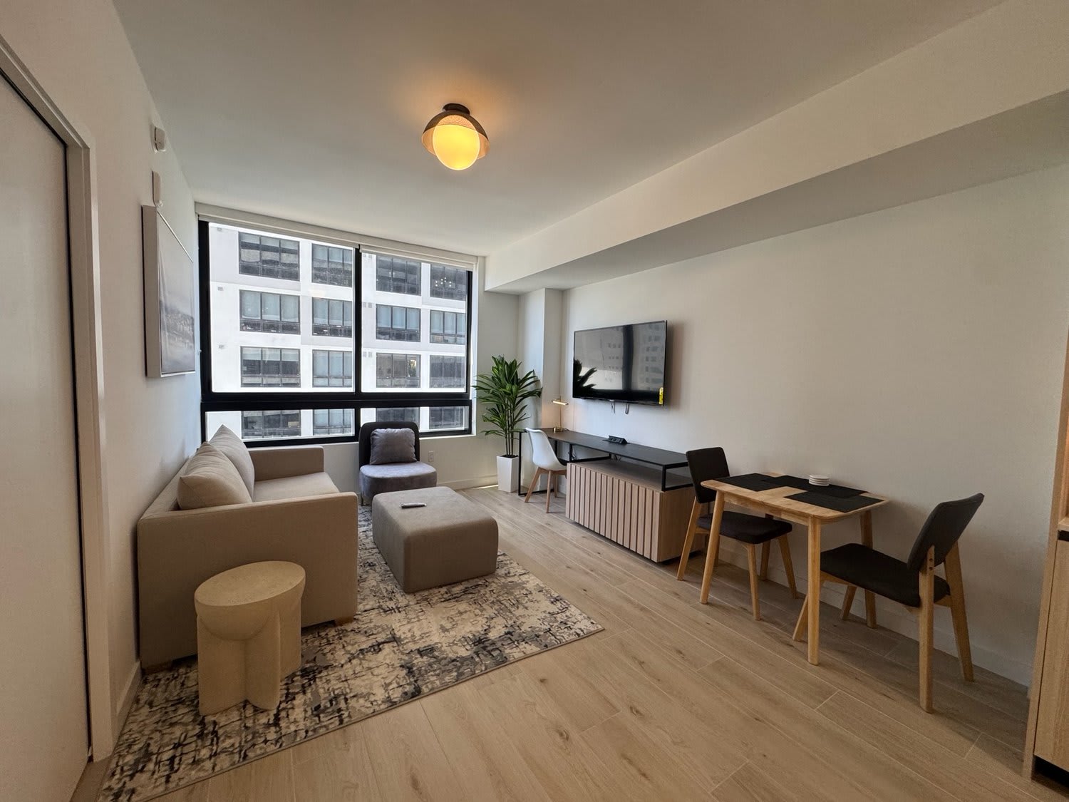 Downtown Condo | Walkable Location to Bayside