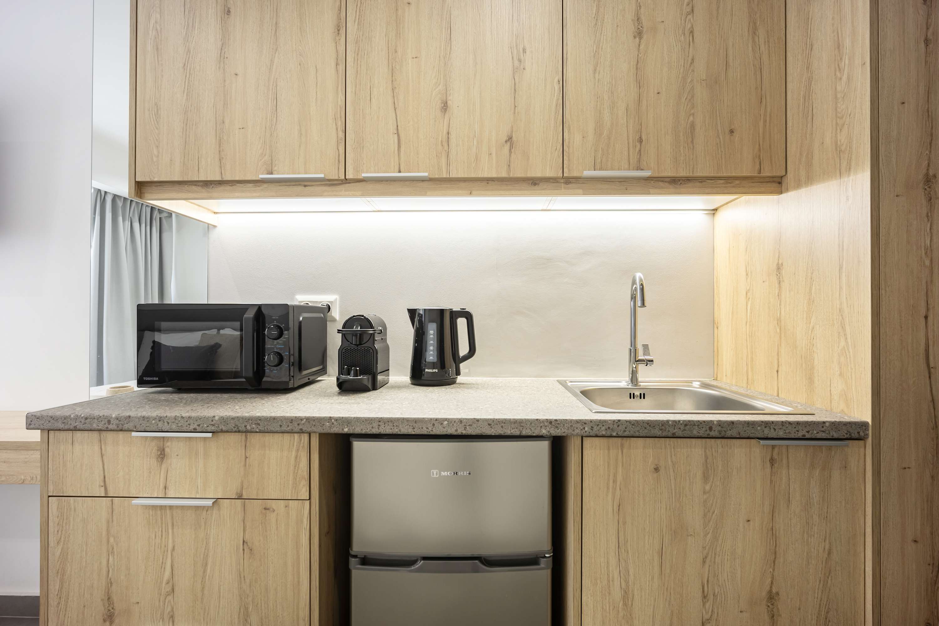 Modern Studio | Syntagma | Worn Bldg Entrance