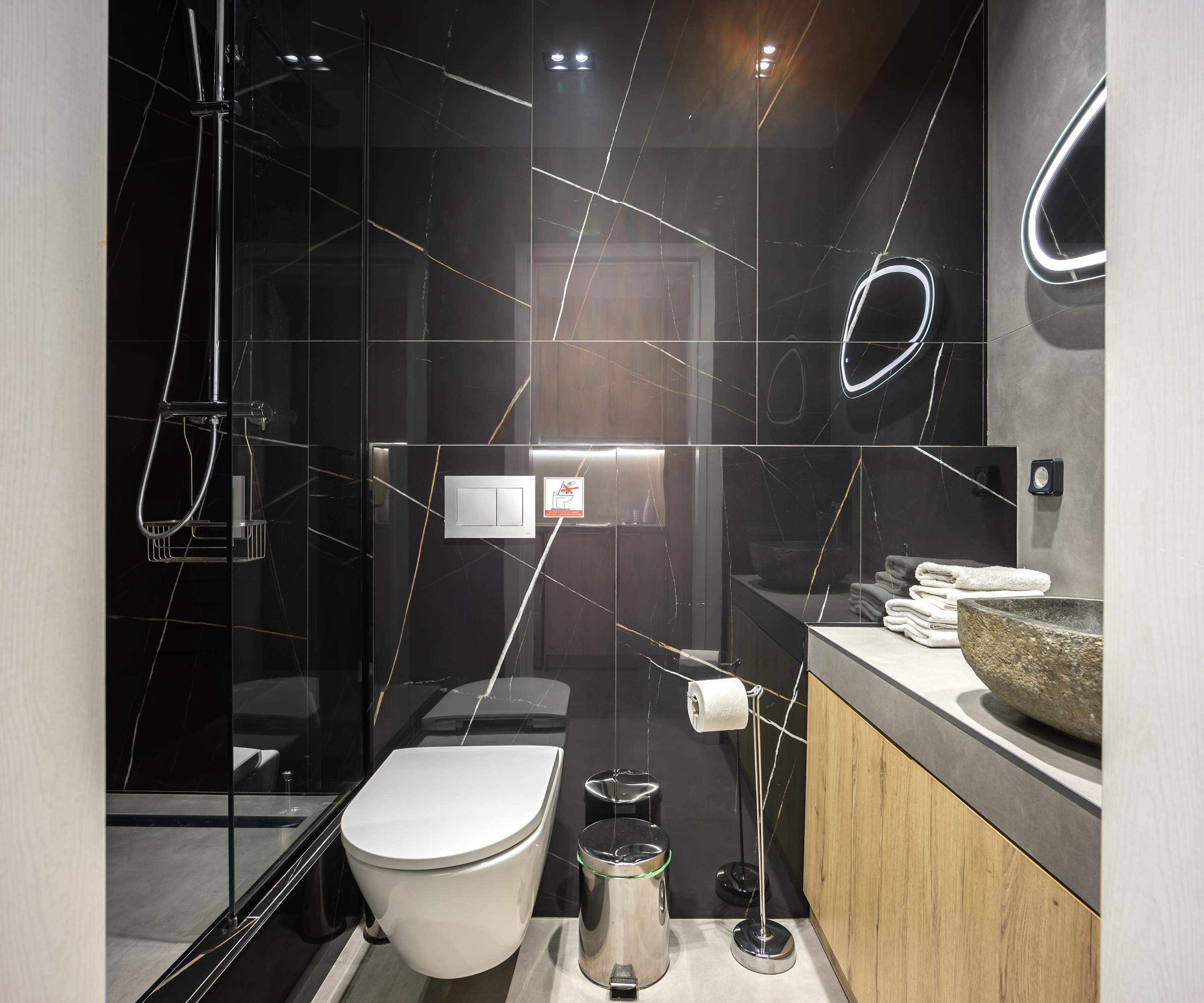Stylish Studio | Syntagma-Ermou | Worn Entrance