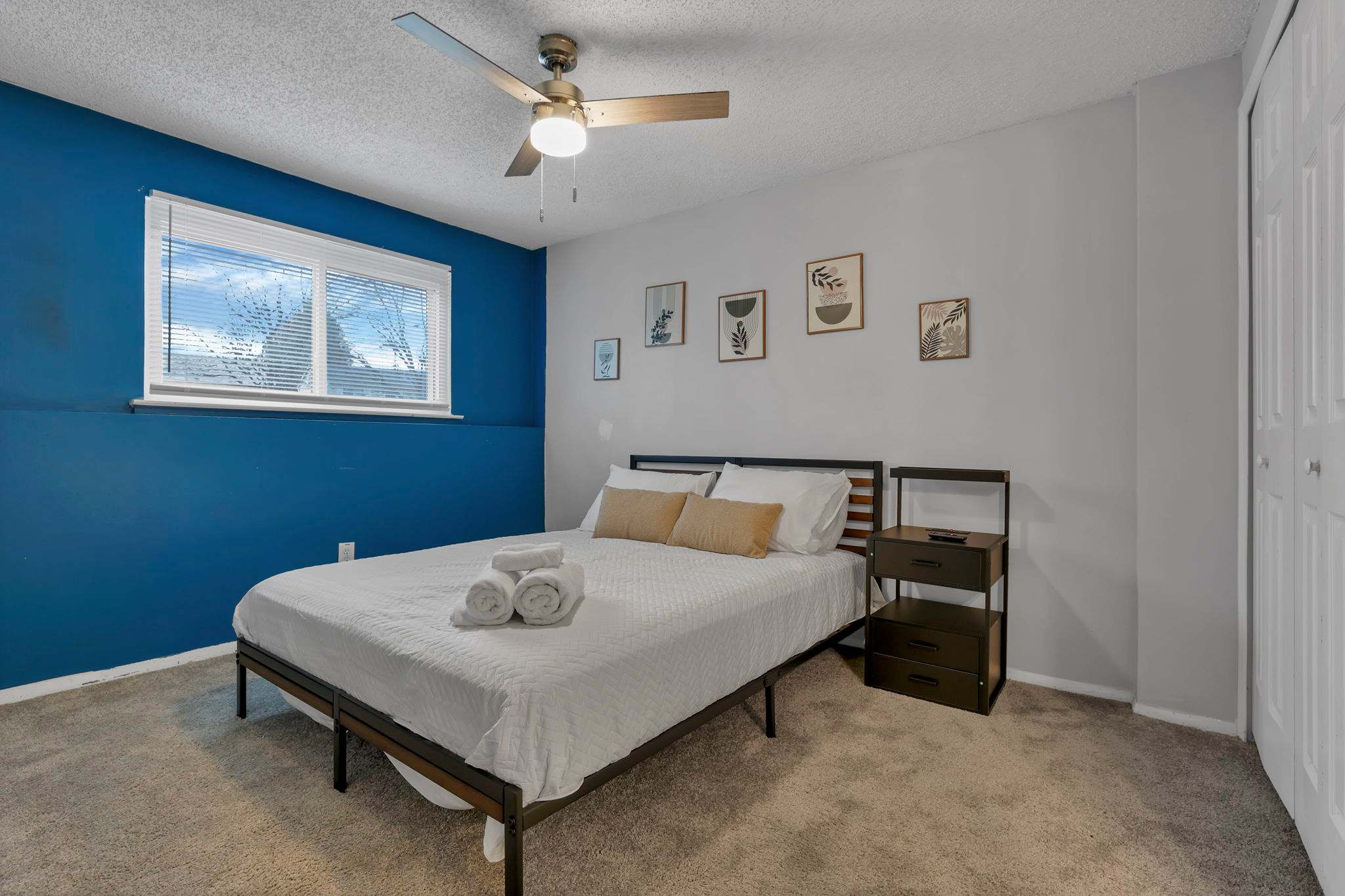 Modern 4BR Retreat Fenced Yard Near Easton