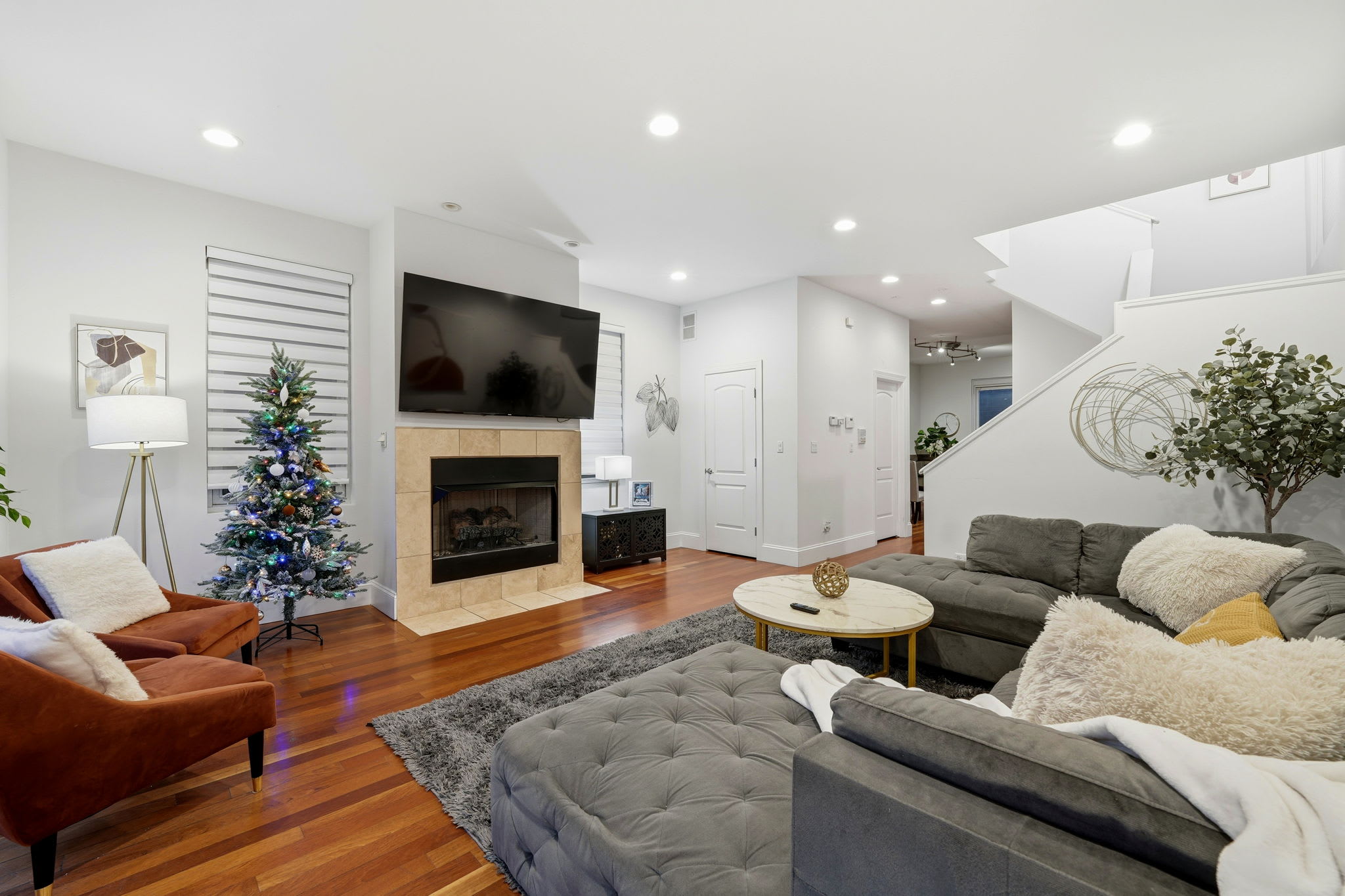 Wicker Park 4BD Home with Theater Room & Rooftops — Chicago, IL — vacation rental
