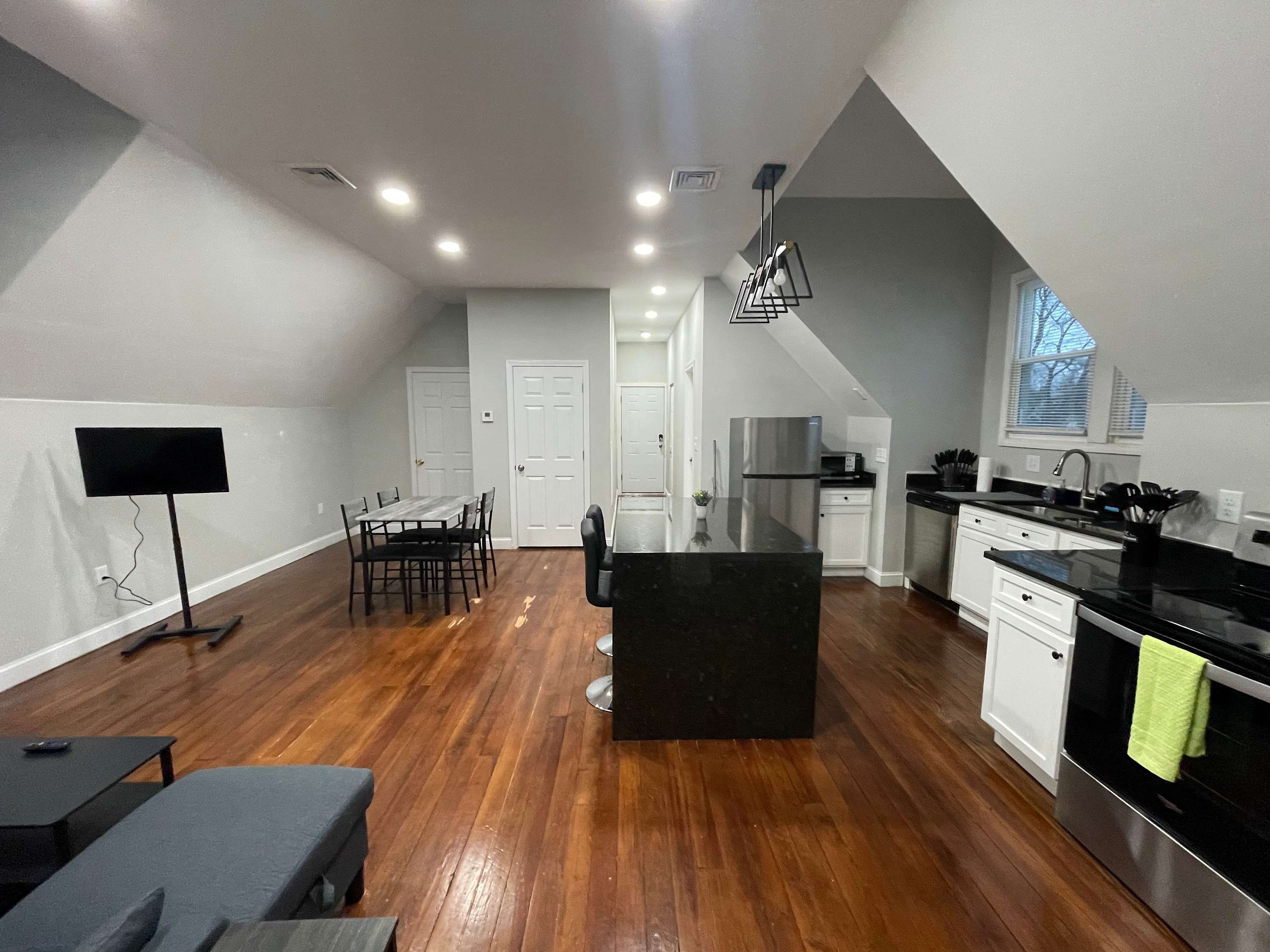 Kitchen and Dining Room — photo 6