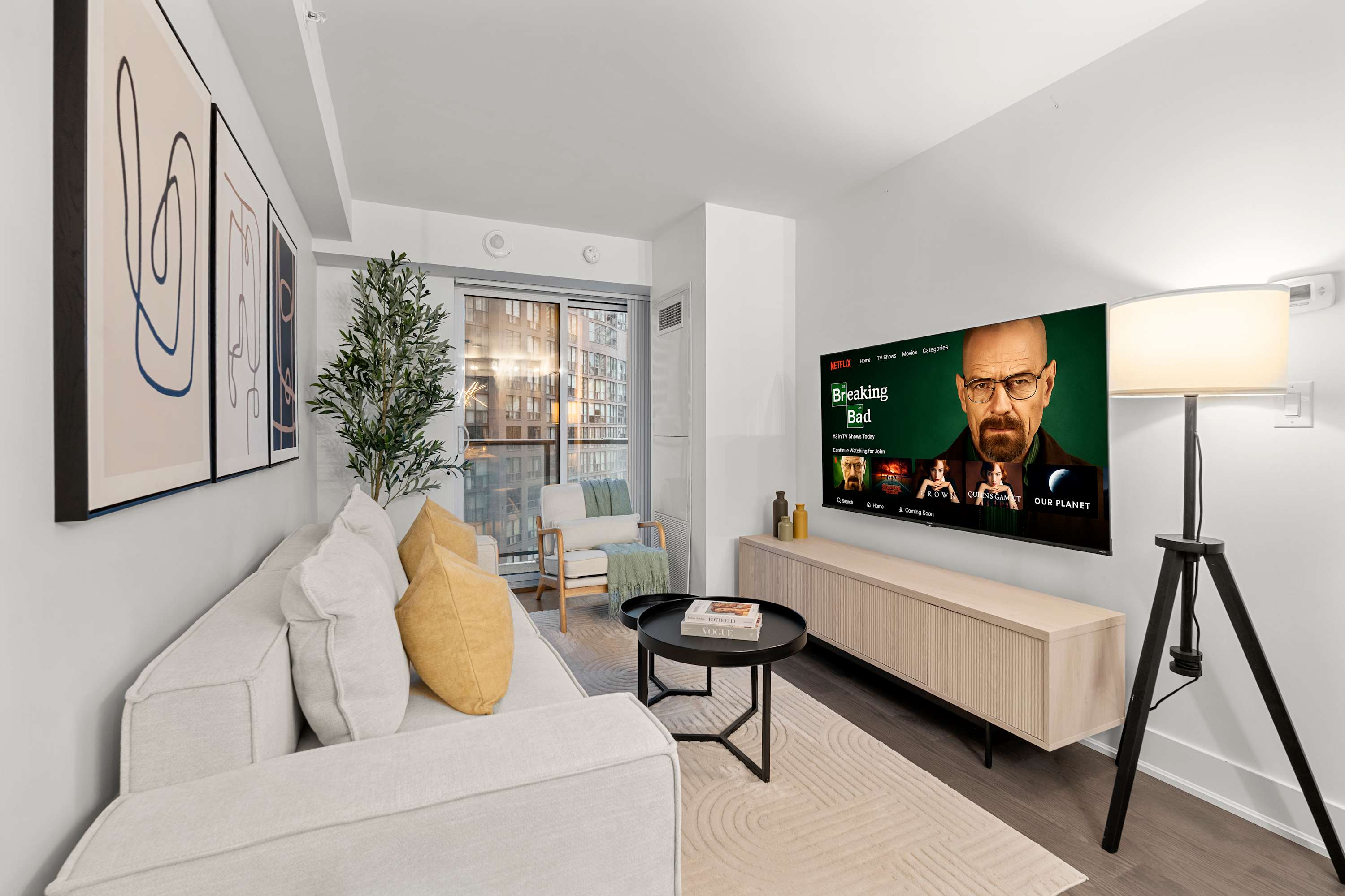 Bay St Condo with Balcony Near CN Tower & Eaton