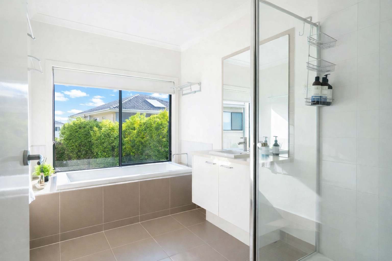 Contemporary Family Living at 4 Seafarer Way