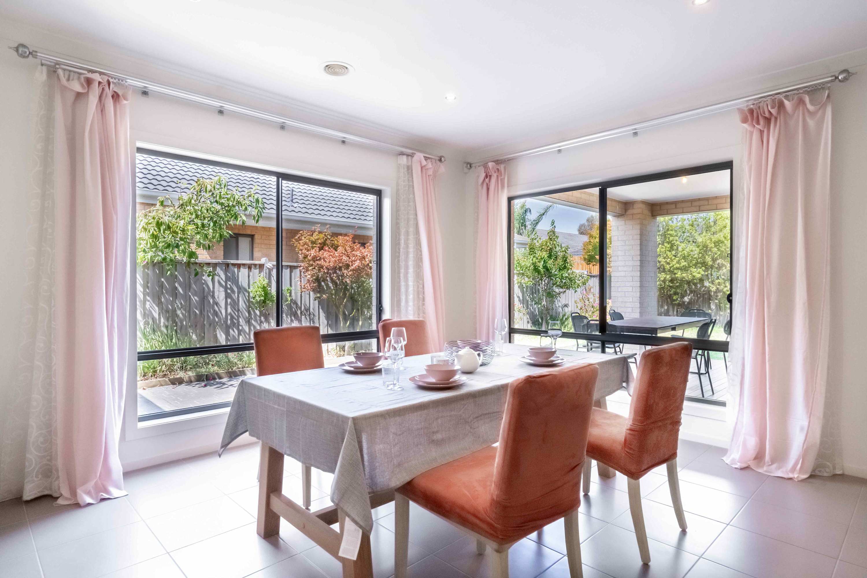 Contemporary Family Living at 4 Seafarer Way