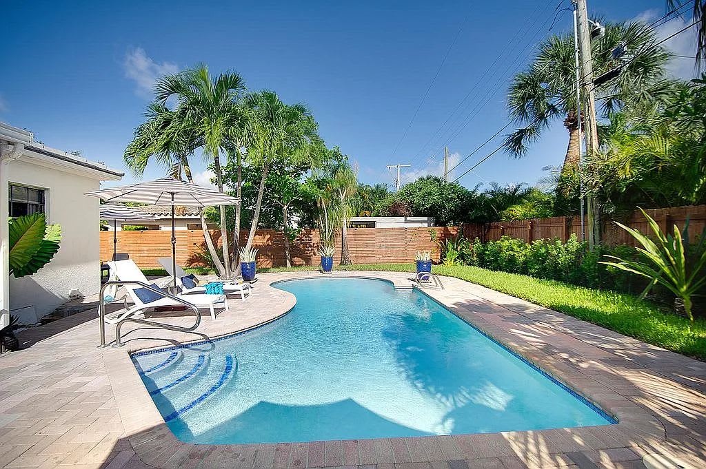 Historic Cottage Downtown Saltwater Pool! - West Palm Beach, FL