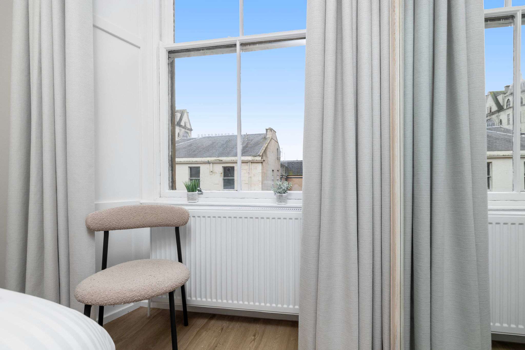 Warm & Spacious City Centre Stay | Sleeps 8 in Bath Street 92 G2 2EJ - Property image 10 - VivreStays