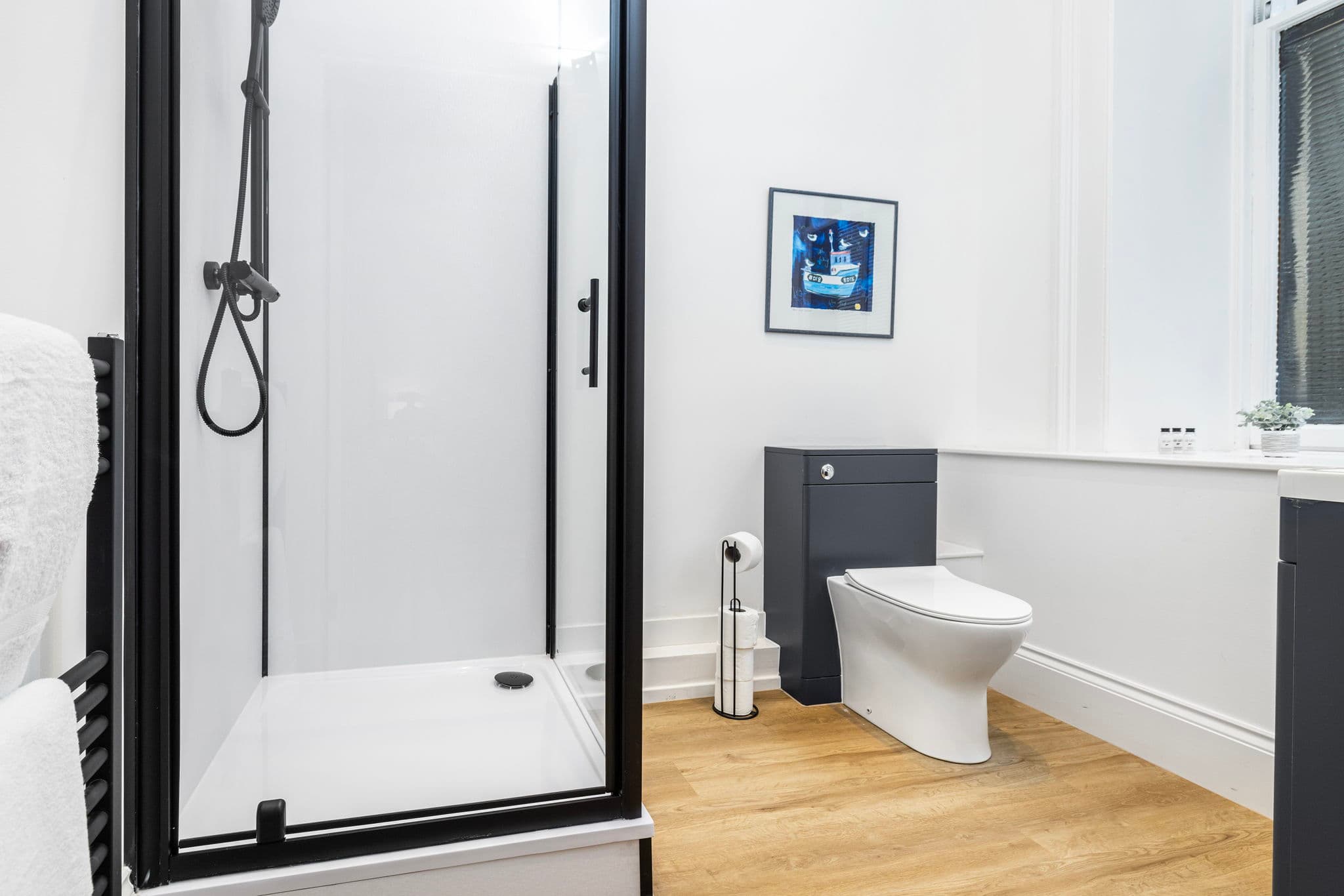 Warm & Spacious City Centre Stay | Sleeps 8 in Bath Street 92 G2 2EJ - Property image 19 - VivreStays