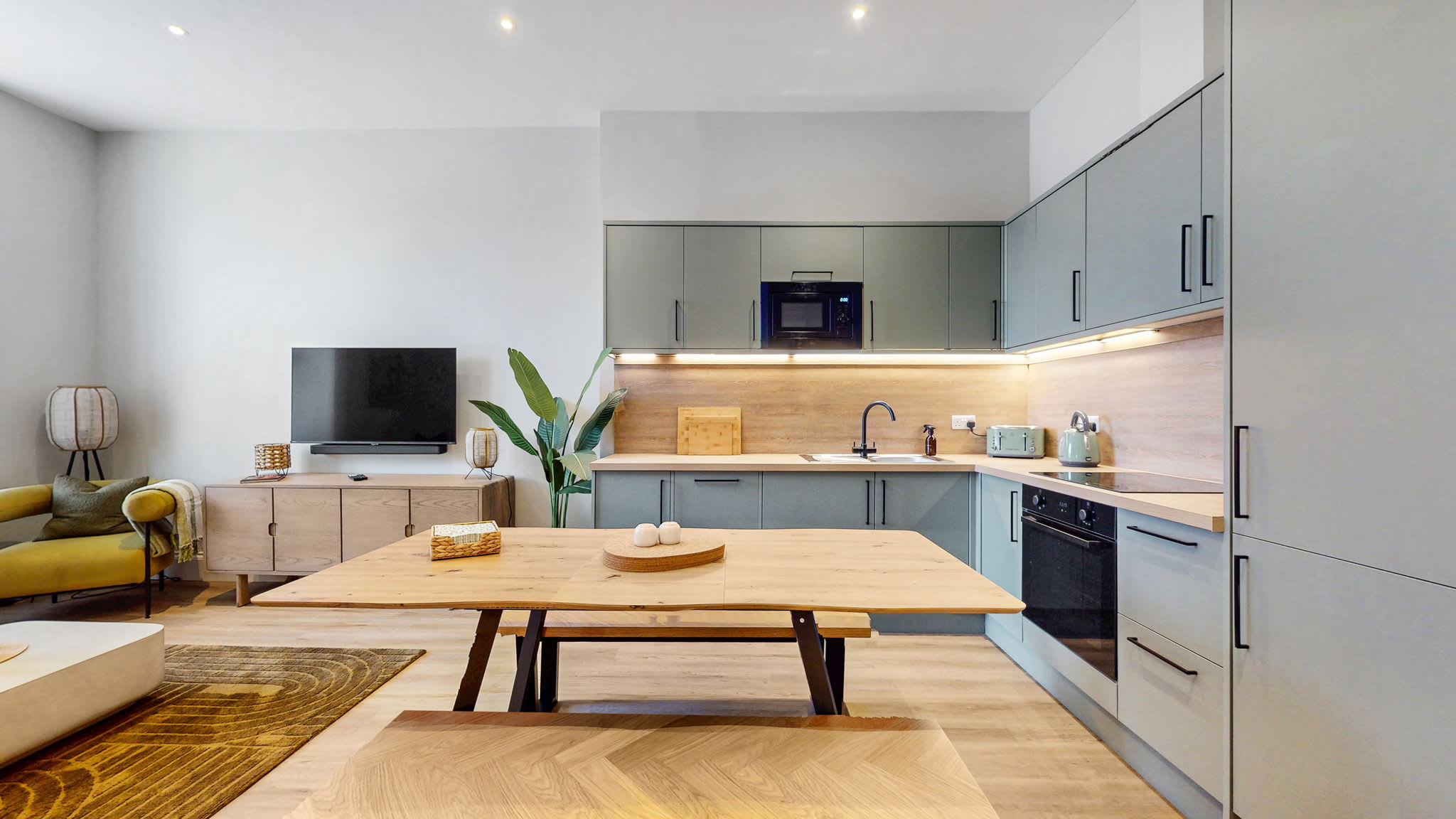 Warm & Spacious City Centre Stay | Sleeps 8 in Bath Street 92 G2 2EJ - Property image 7 - VivreStays