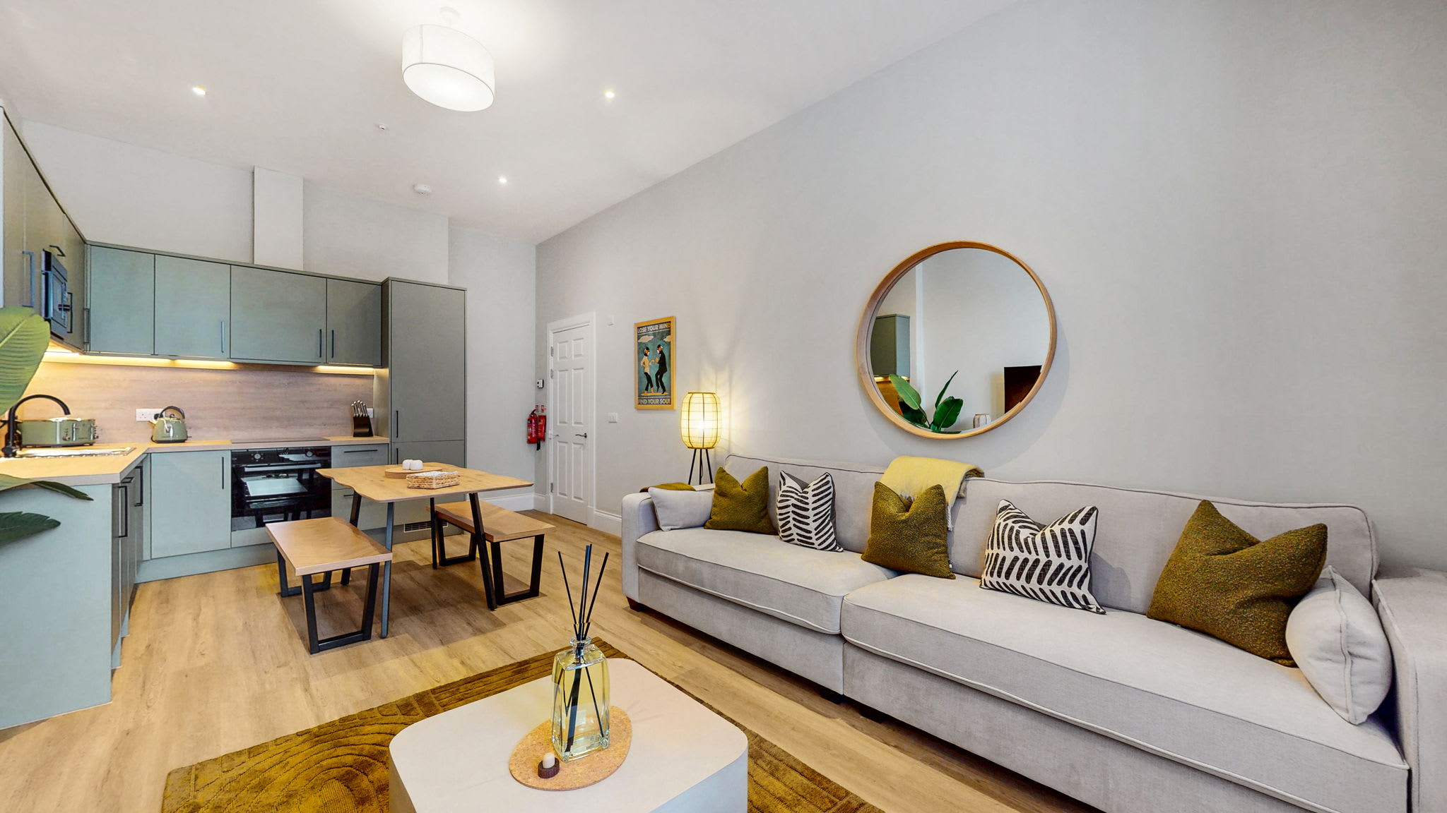 Warm & Spacious City Centre Stay | Sleeps 8 in Bath Street 92 G2 2EJ - Property image 8 - VivreStays
