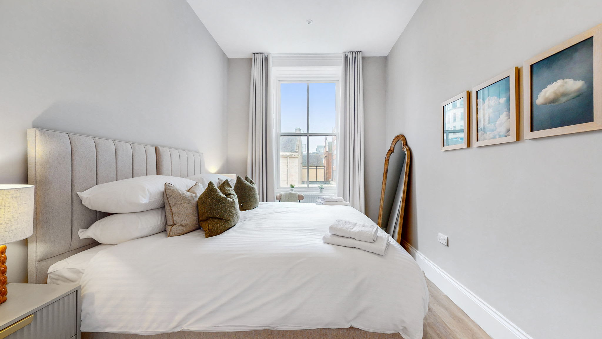 Warm & Spacious City Centre Stay | Sleeps 8 in Bath Street 92 G2 2EJ - Property image 25 - VivreStays