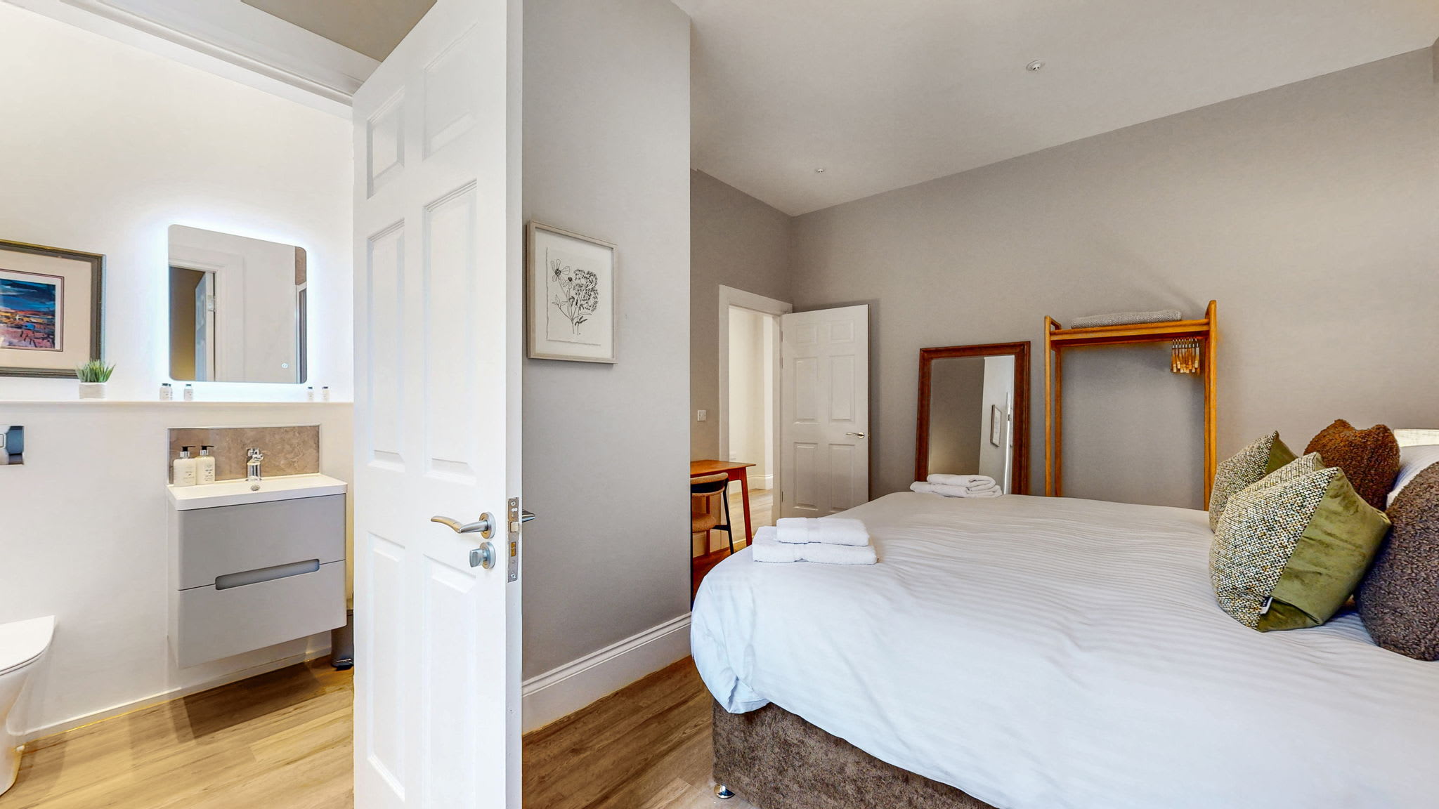 Warm & Spacious City Centre Stay | Sleeps 8 in Bath Street 92 G2 2EJ - Property image 28 - VivreStays