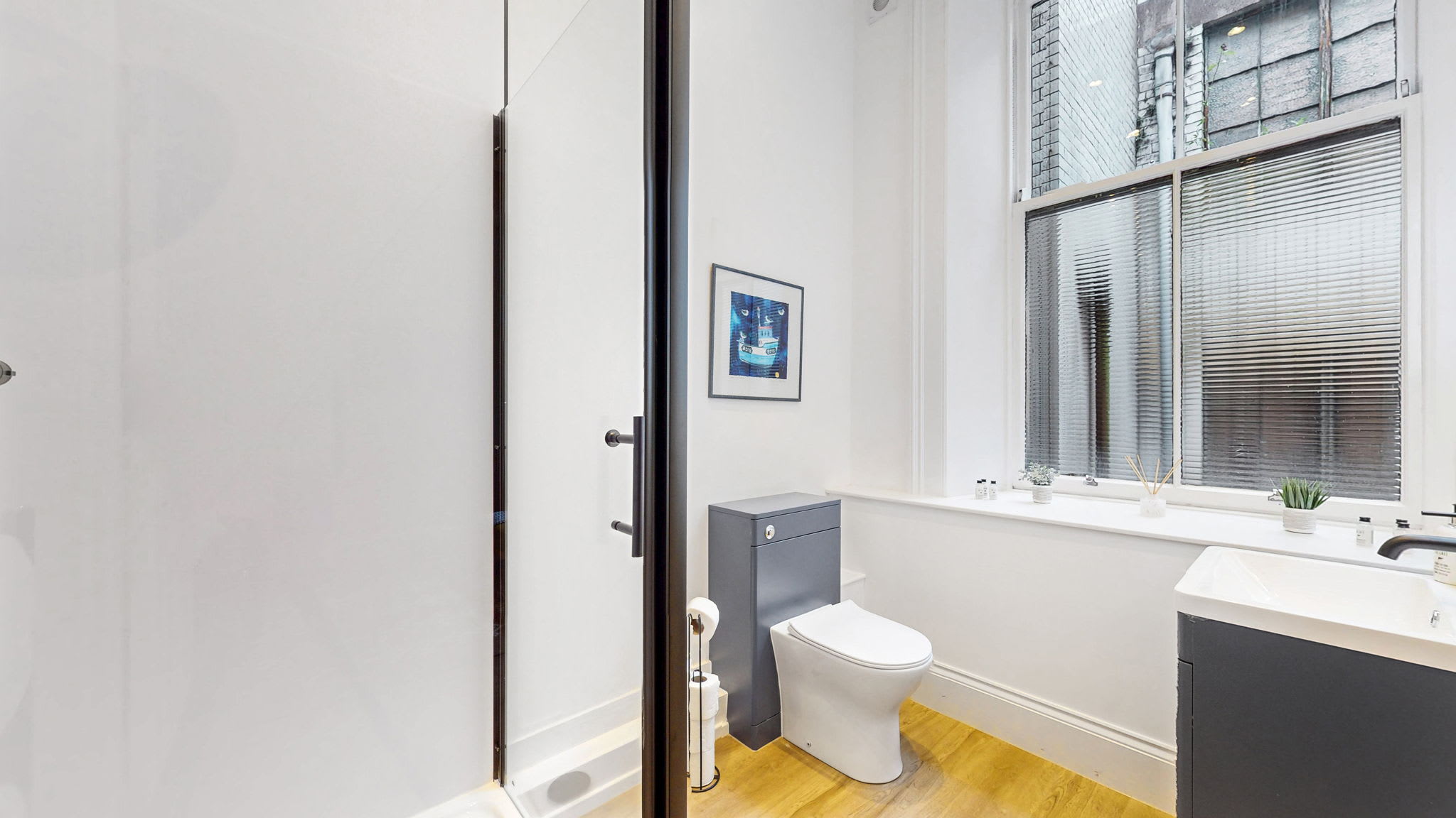 Warm & Spacious City Centre Stay | Sleeps 8 in Bath Street 92 G2 2EJ - Property image 35 - VivreStays