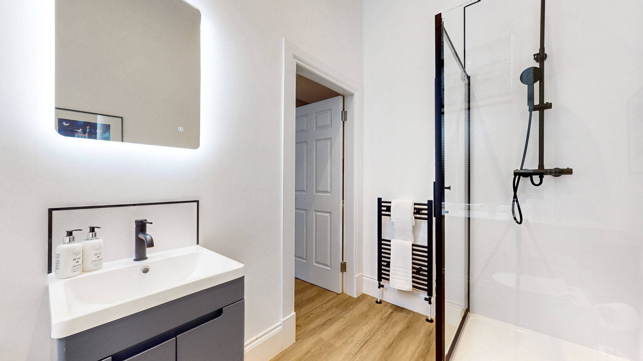 Warm & Spacious City Centre Stay | Sleeps 8 in Bath Street 92 G2 2EJ - Property image 36 - VivreStays