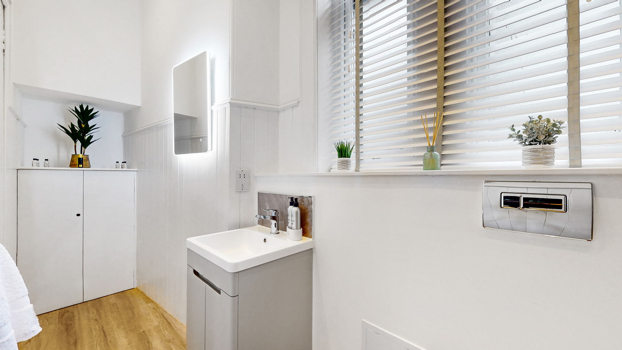 Warm & Spacious City Centre Stay | Sleeps 8 in Bath Street 92 G2 2EJ - Property image 38 - VivreStays