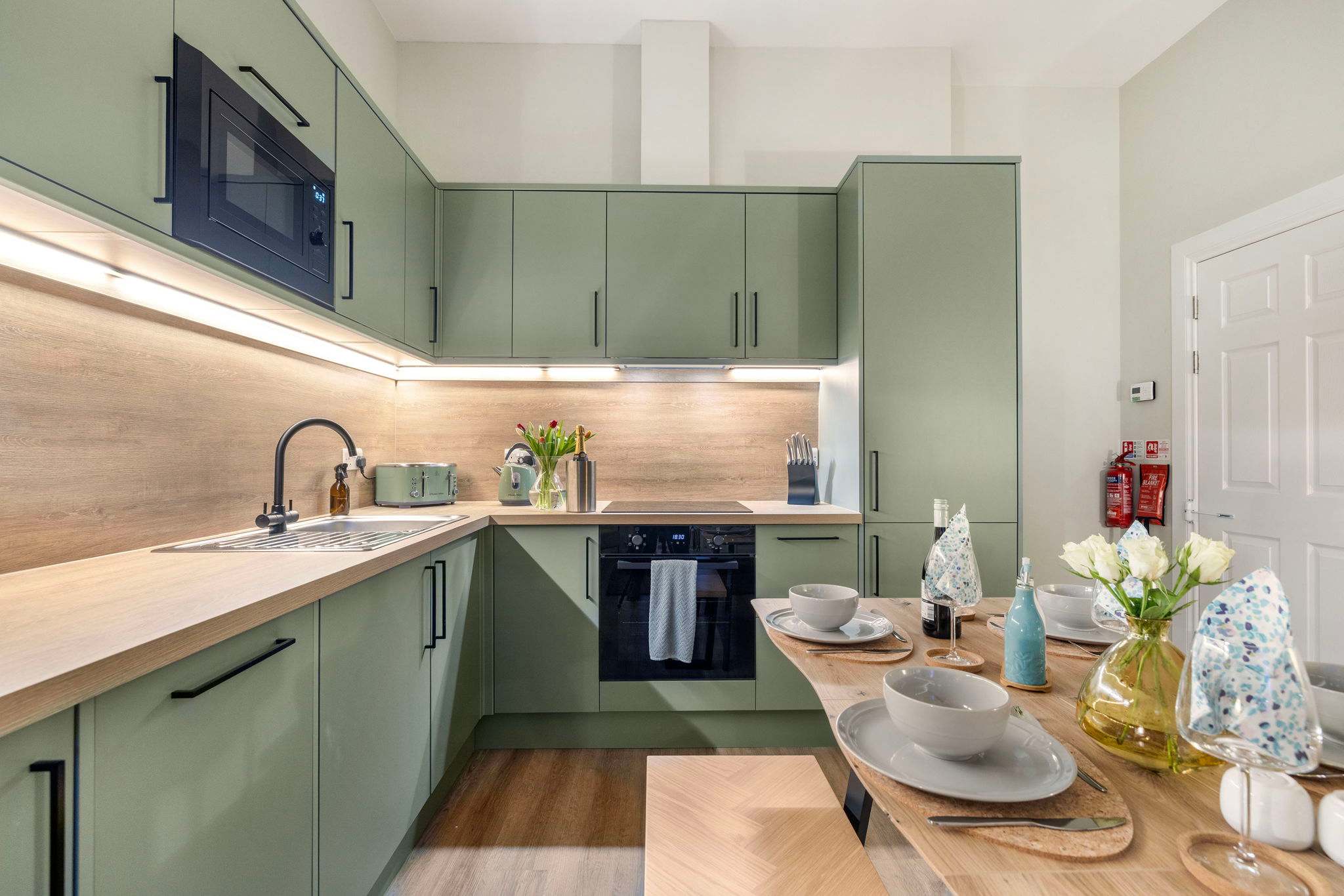 Warm & Spacious City Centre Stay | Sleeps 8 in Bath Street 92 G2 2EJ - Property image 5 - VivreStays