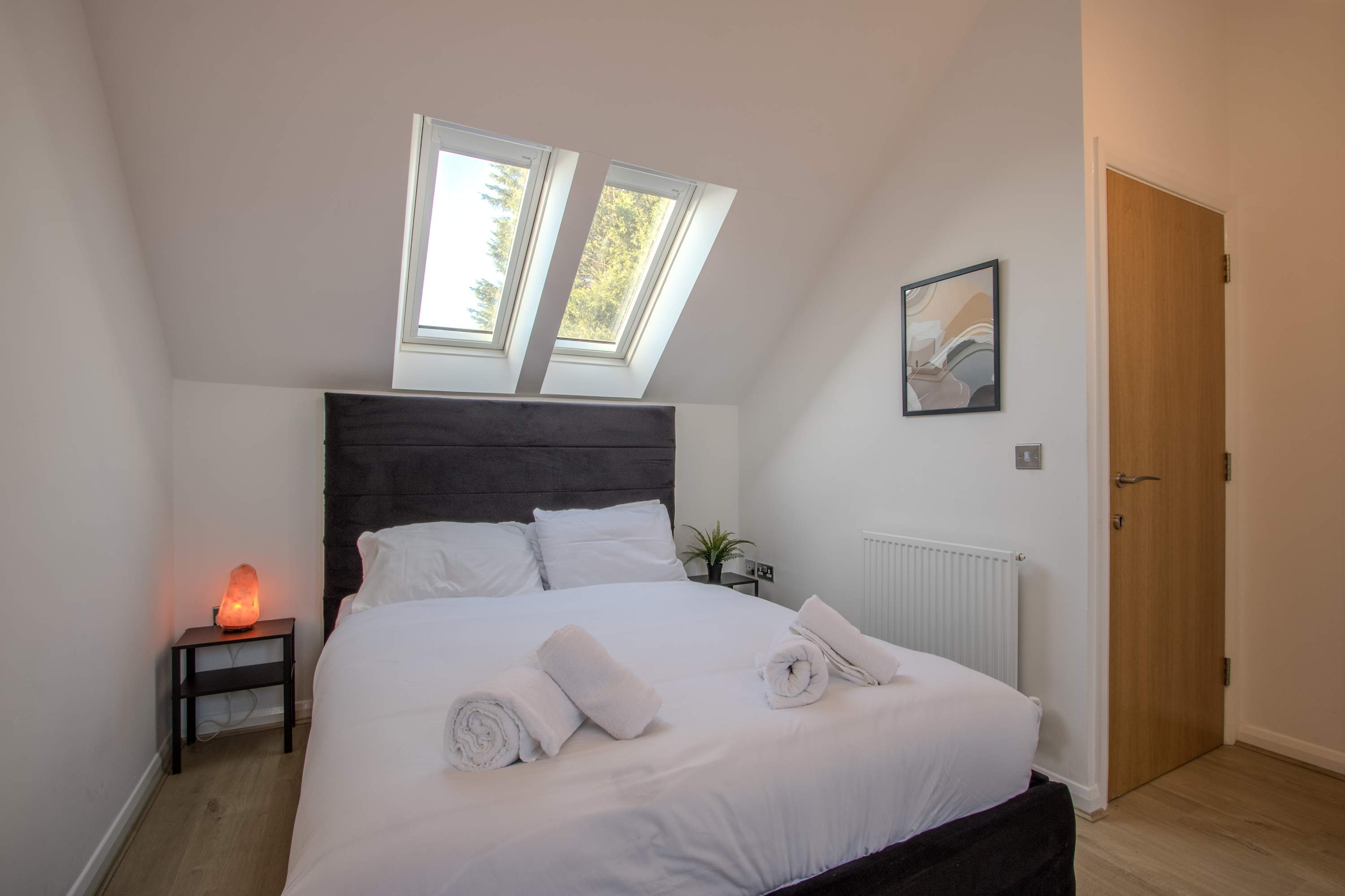 Modern 2-Bed House In Swinton - Private Parking - Foto 4