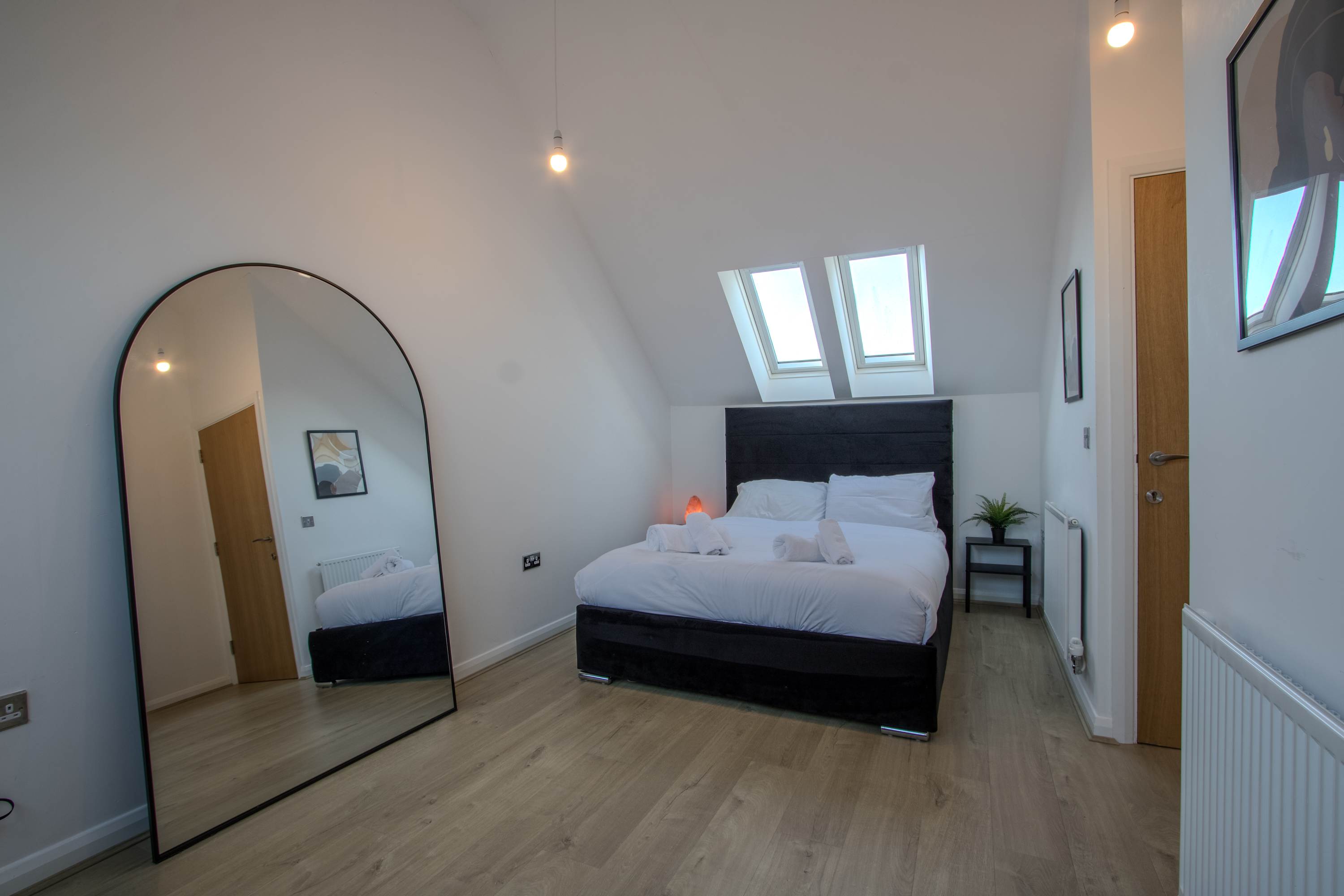 Modern 2-Bed House In Swinton - Private Parking - Foto 7