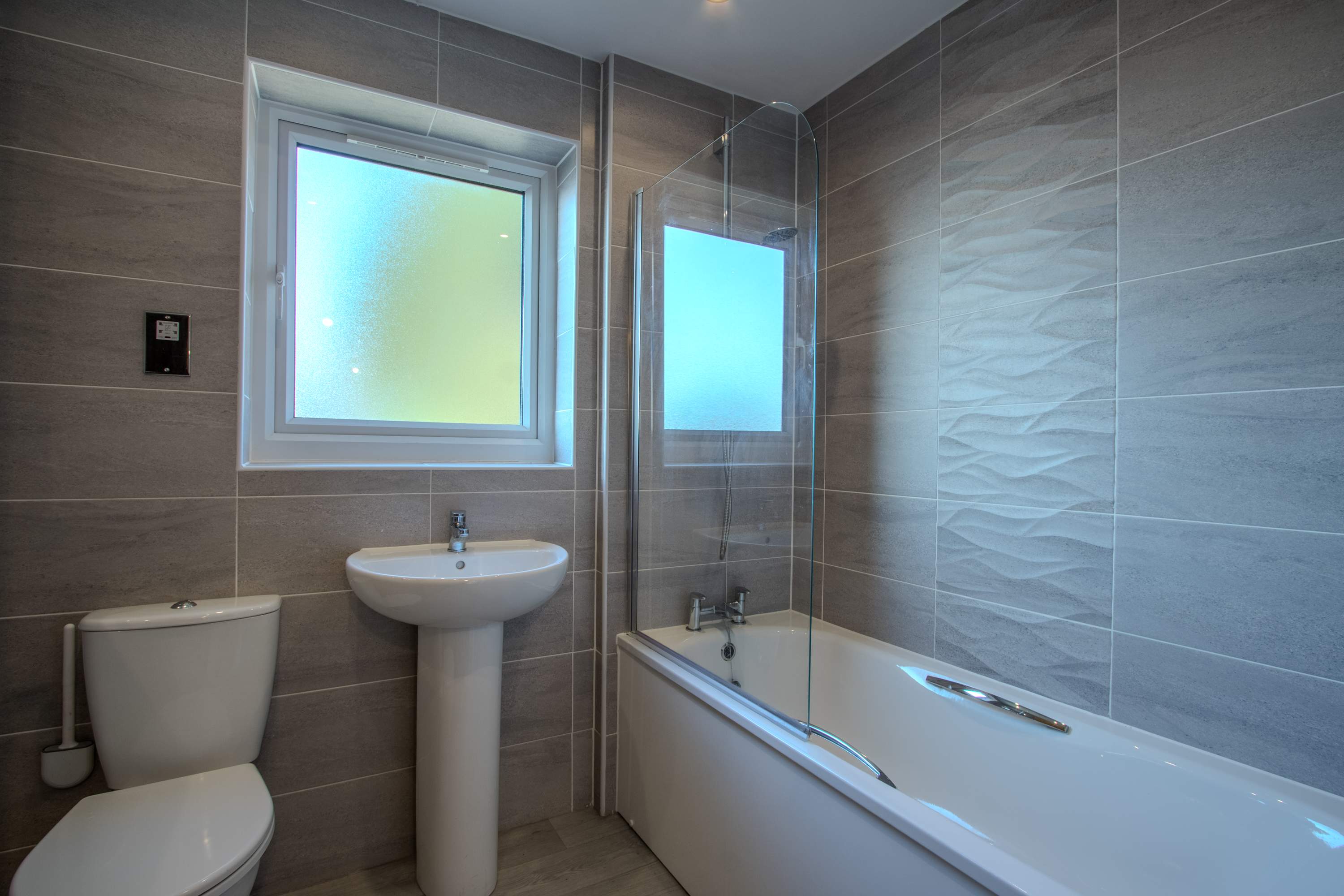 Modern 2-Bed House In Swinton - Private Parking - Foto 14