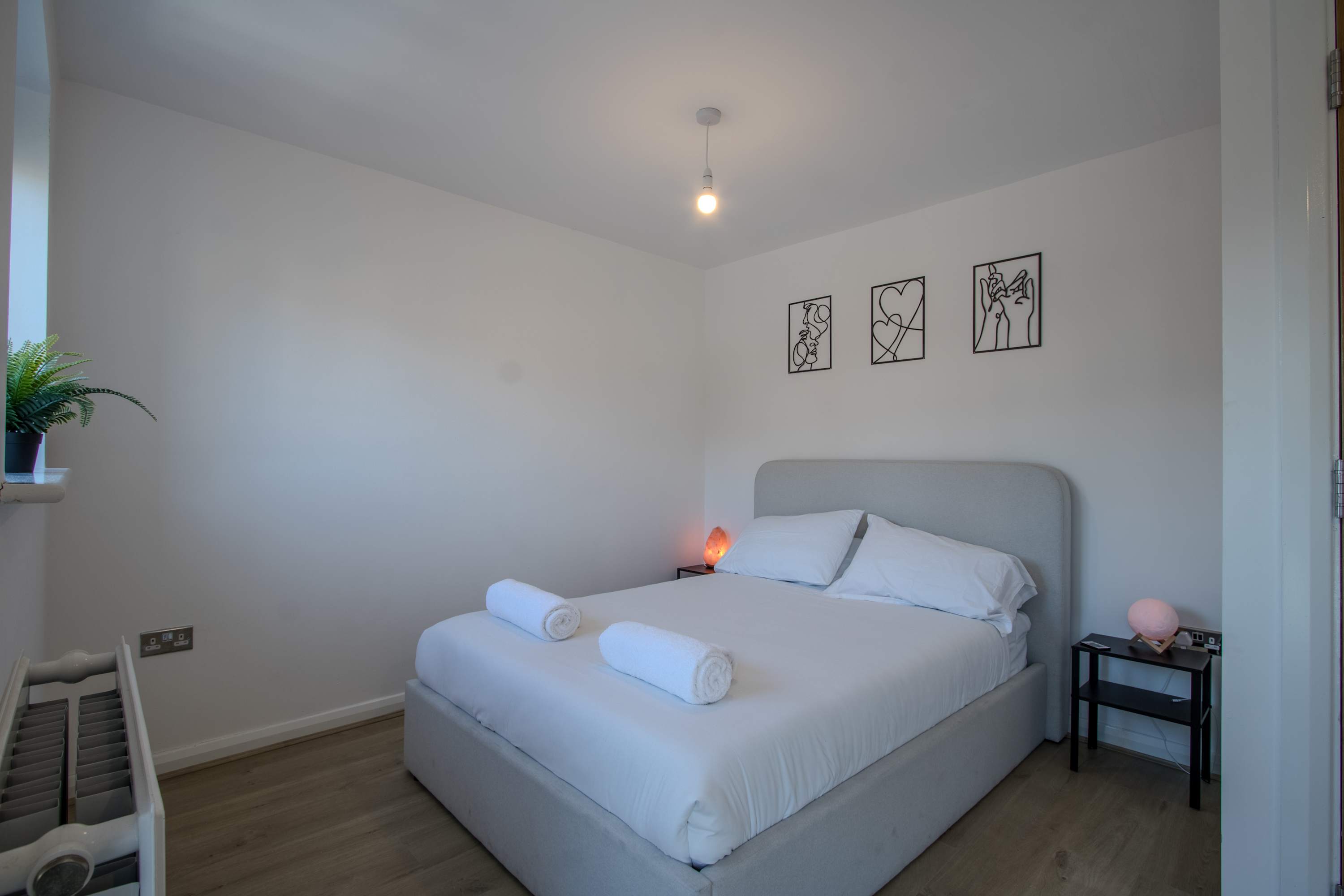 Modern 2-Bed House In Swinton - Private Parking - Foto 6