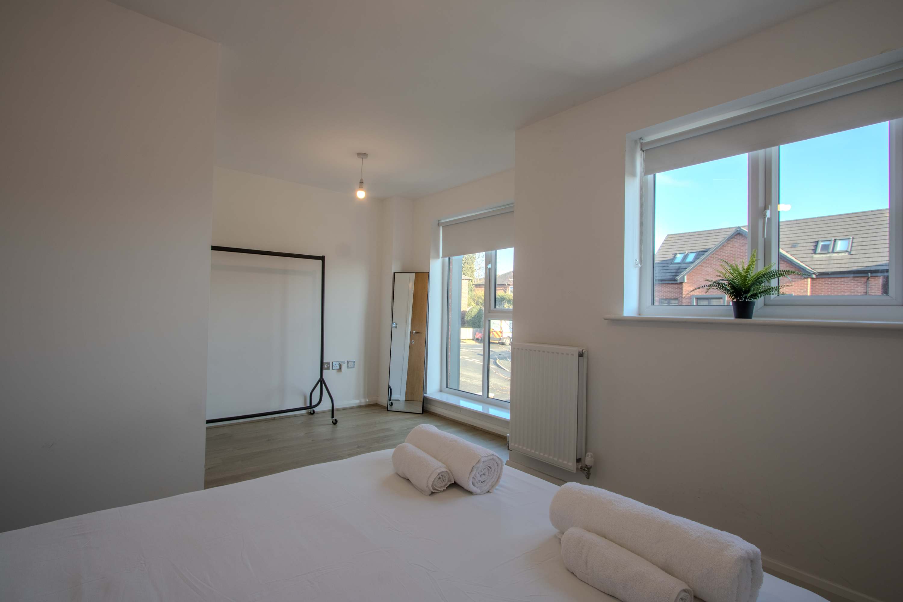 Modern 2-Bed House In Swinton - Private Parking - Foto 13