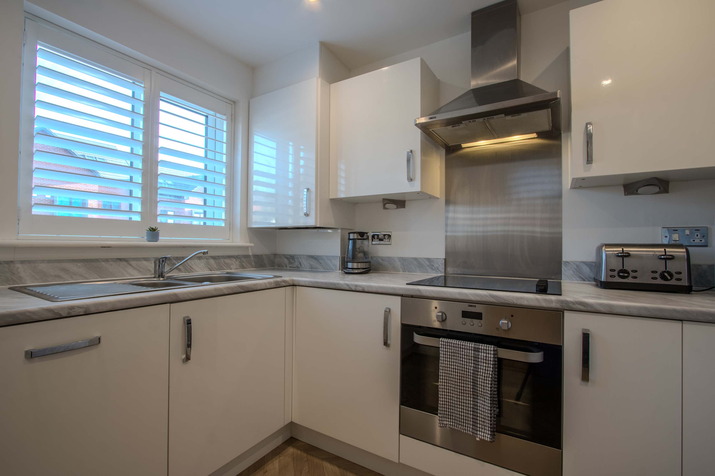 Modern 2-Bed House In Swinton - Private Parking - Foto 19