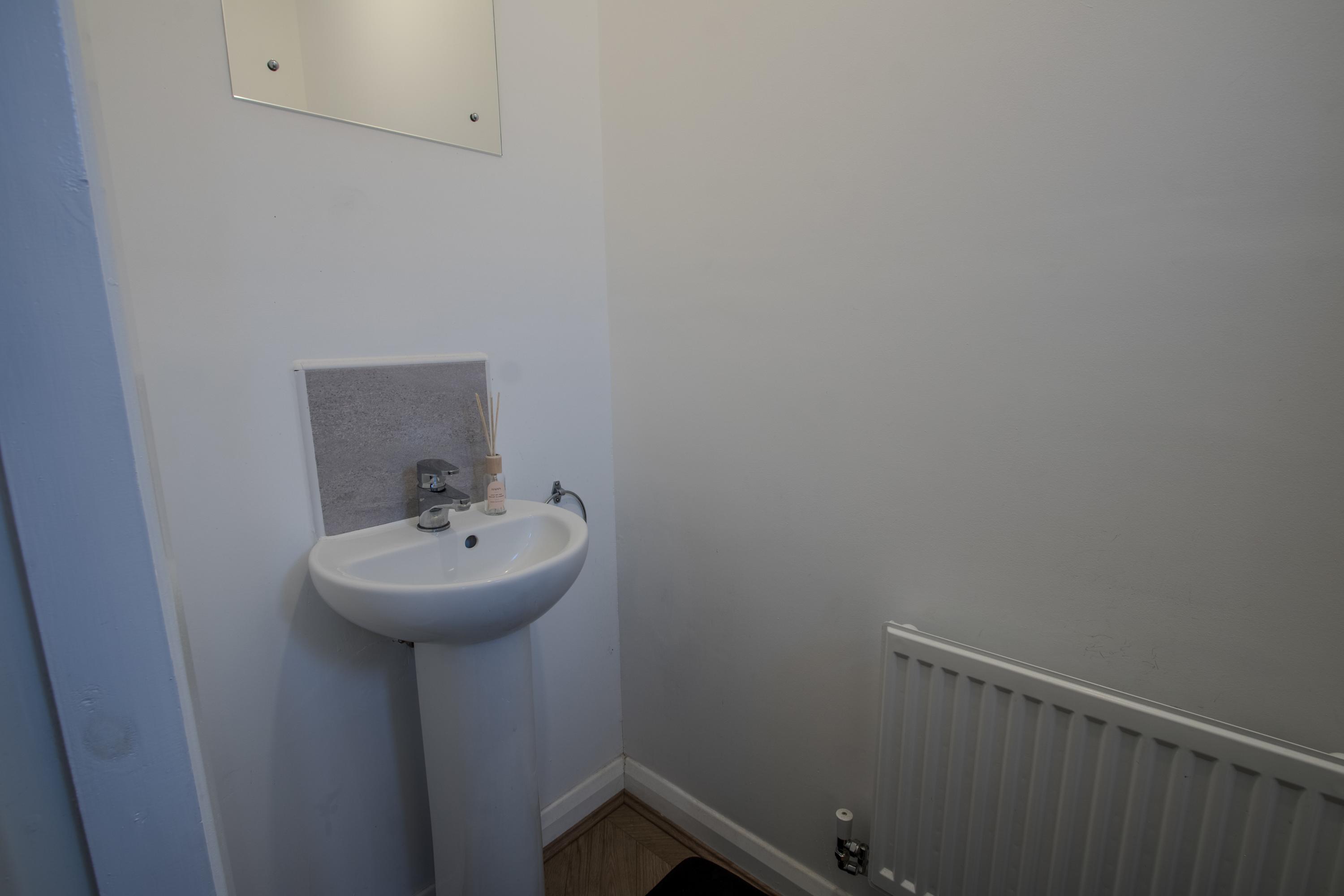 Modern 2-Bed House In Swinton - Private Parking - Foto 24