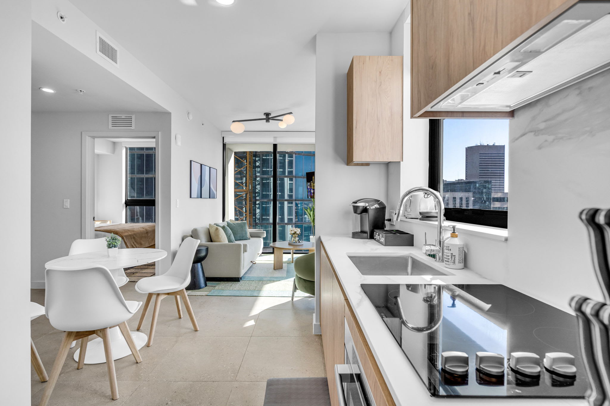 Corner Chic 2 Bedroom Downtown with Rooftop Pool & Views