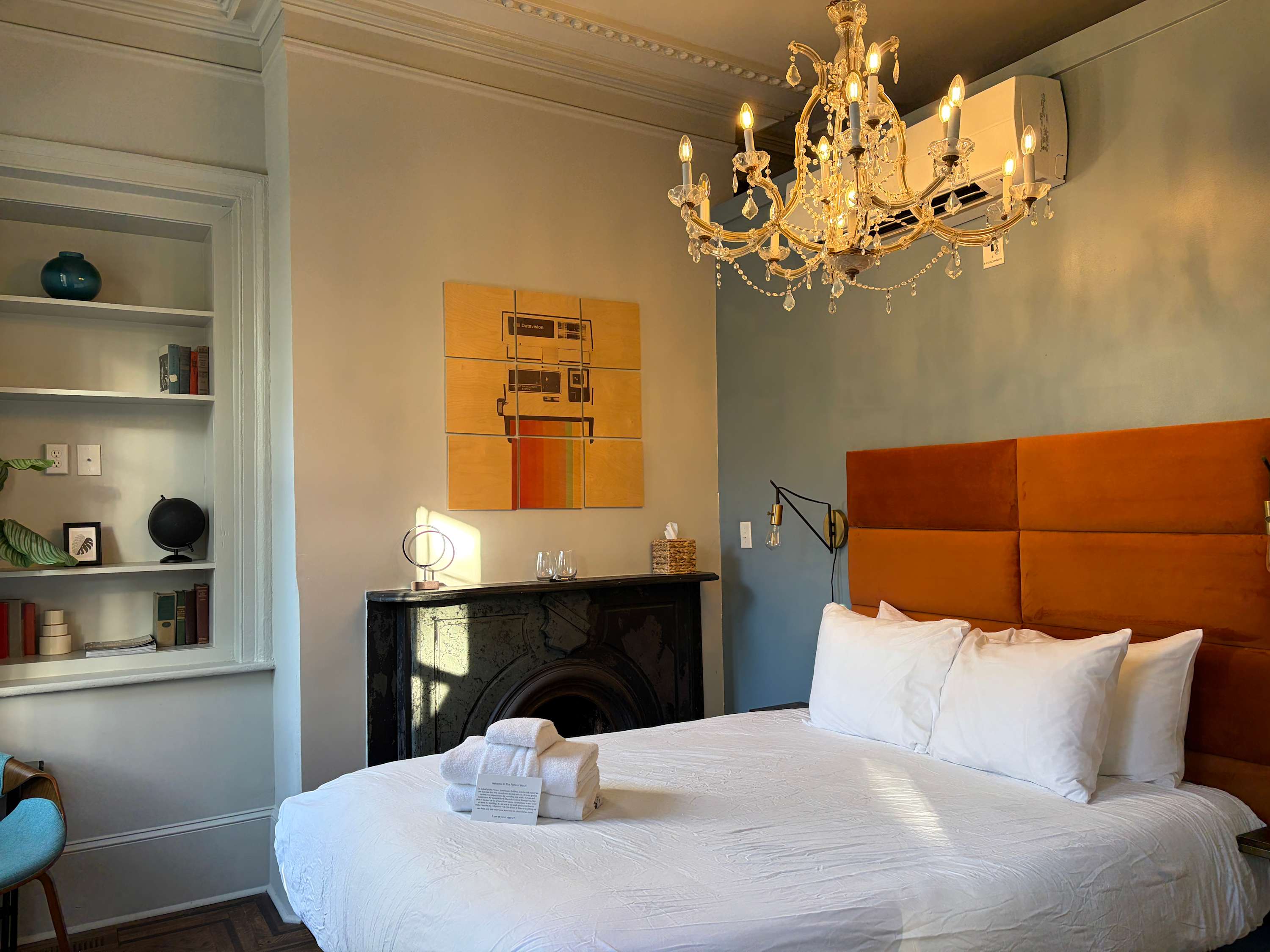 Bright & Bold Queen Suite 2nd Floor — Savannah, GA — vacation rental