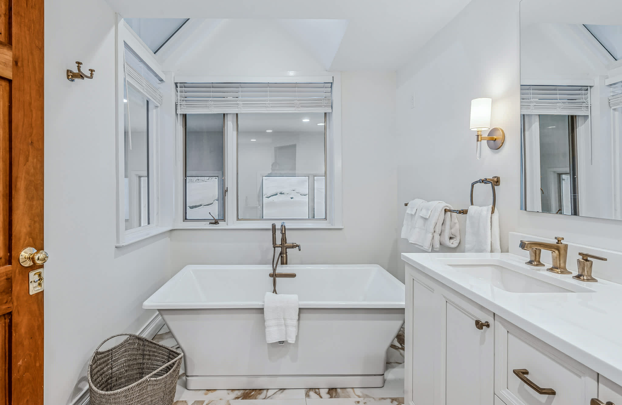 Golf Course, Fireplace, Pool Table - The Oasis*