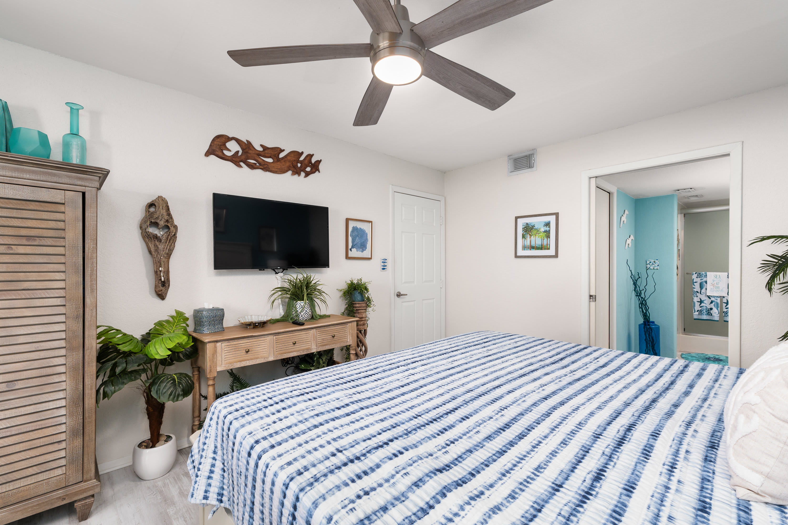 Bedroom 1: King bed + Smart TV for relaxing nights