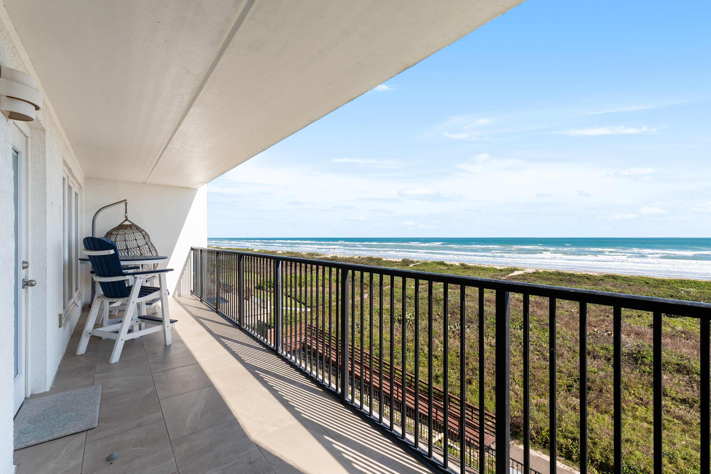 Island Beachfront Condo w Balcony Pool Grill 6