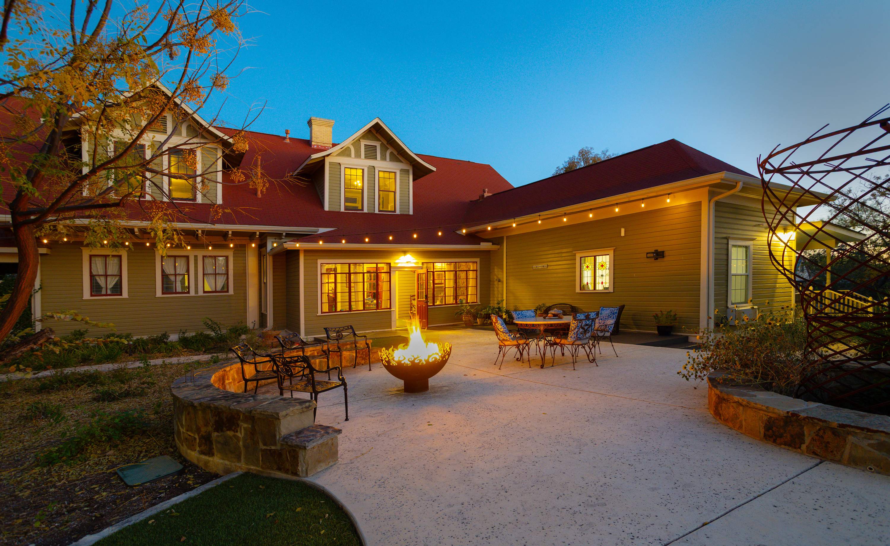 Welcome to 1906 Estate - A classic Hill Country escape