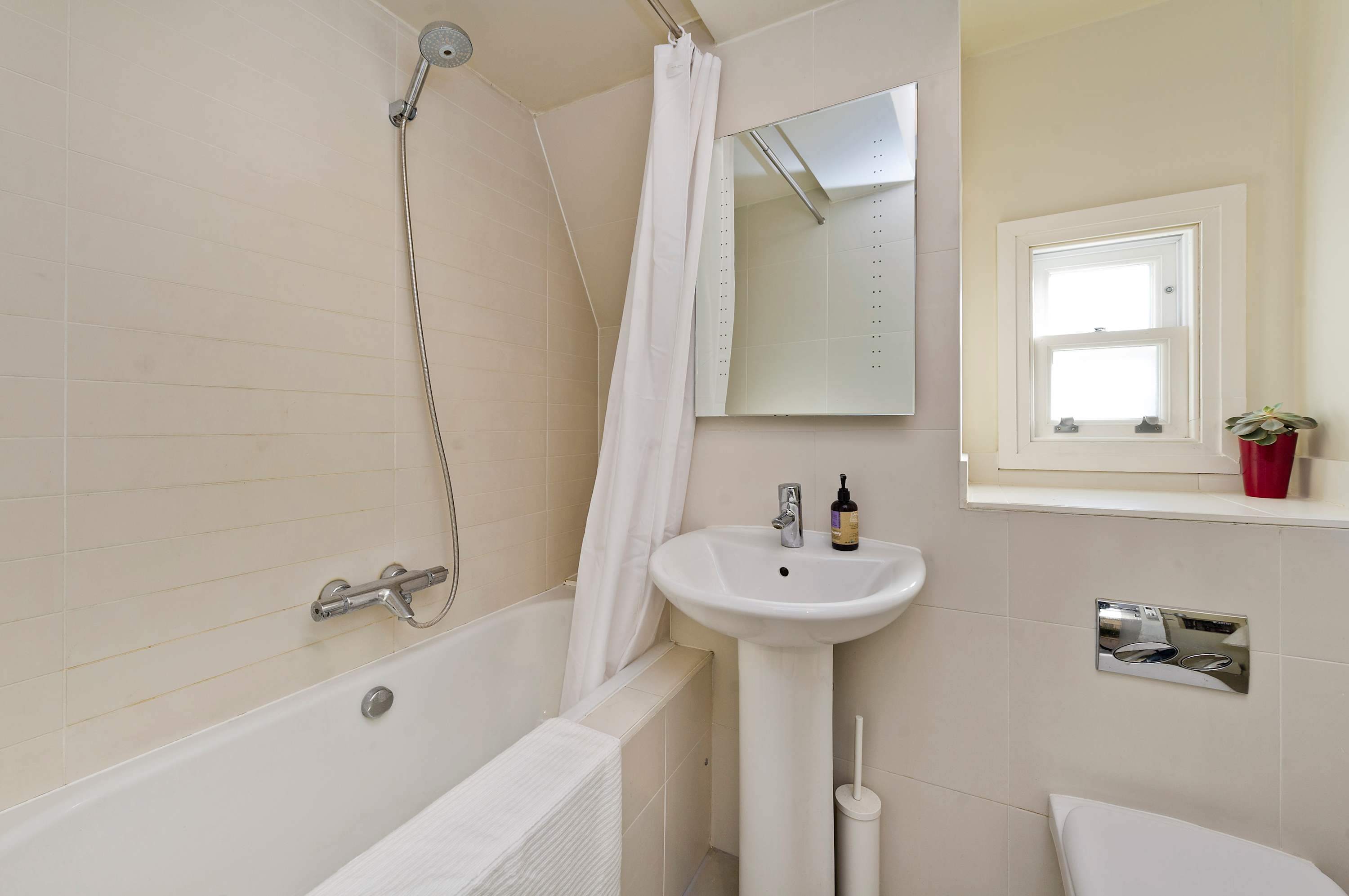 2 Bedroom Mews House, Marble Arch in Frederick Close 1 W2 2HD - Property image 14 - VivreStays
