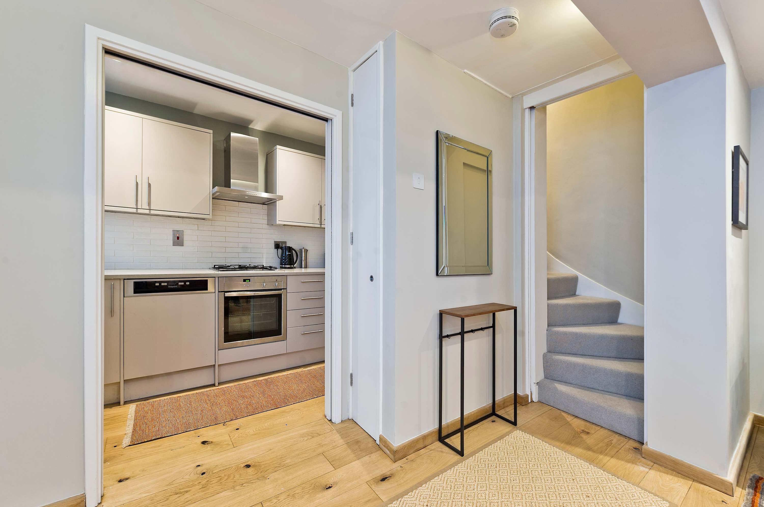 2 Bedroom Mews House, Marble Arch in Frederick Close 1 W2 2HD - Property image 25 - VivreStays