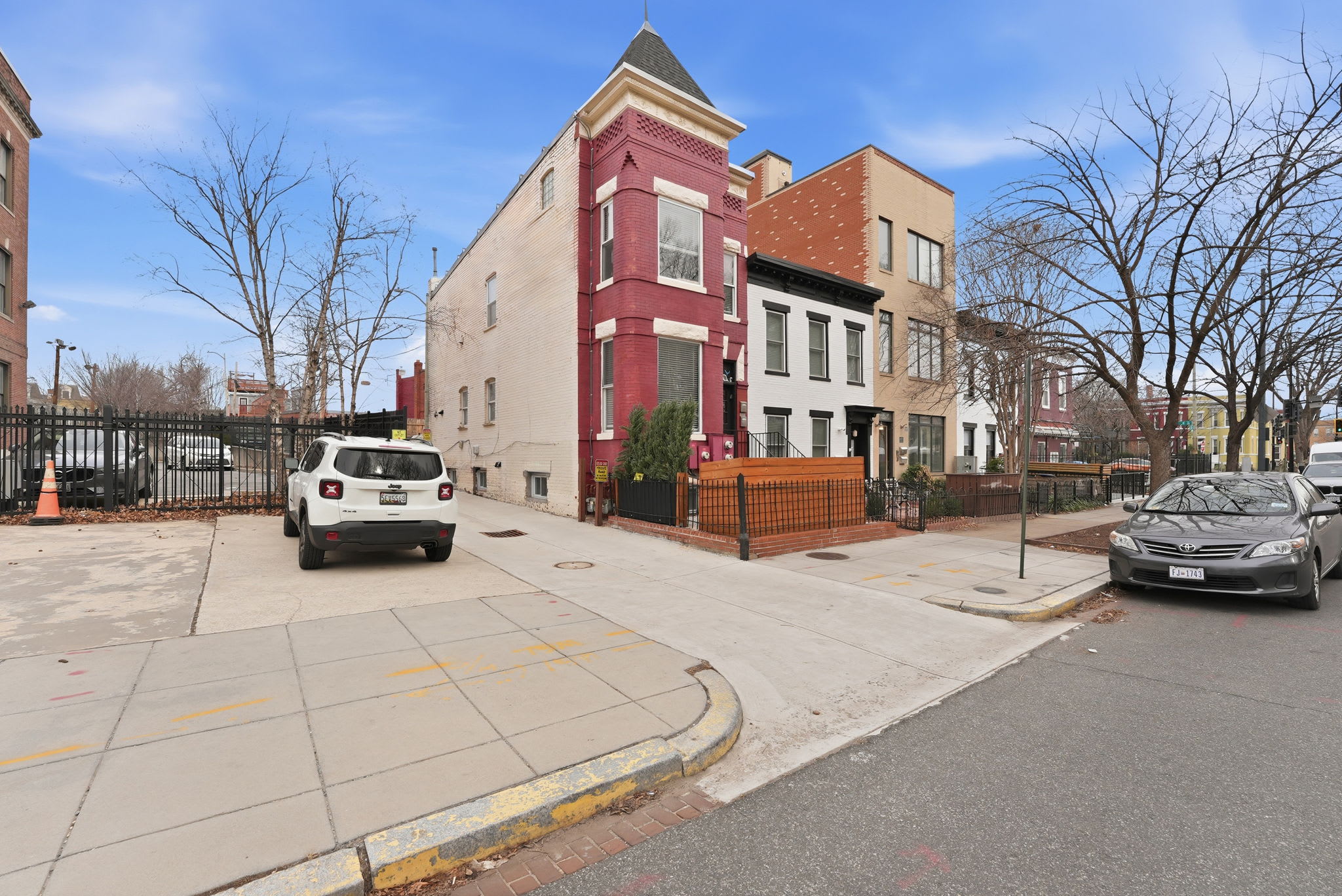 Luxury DC Apt: Walkable, Monthly & Easy Parking!