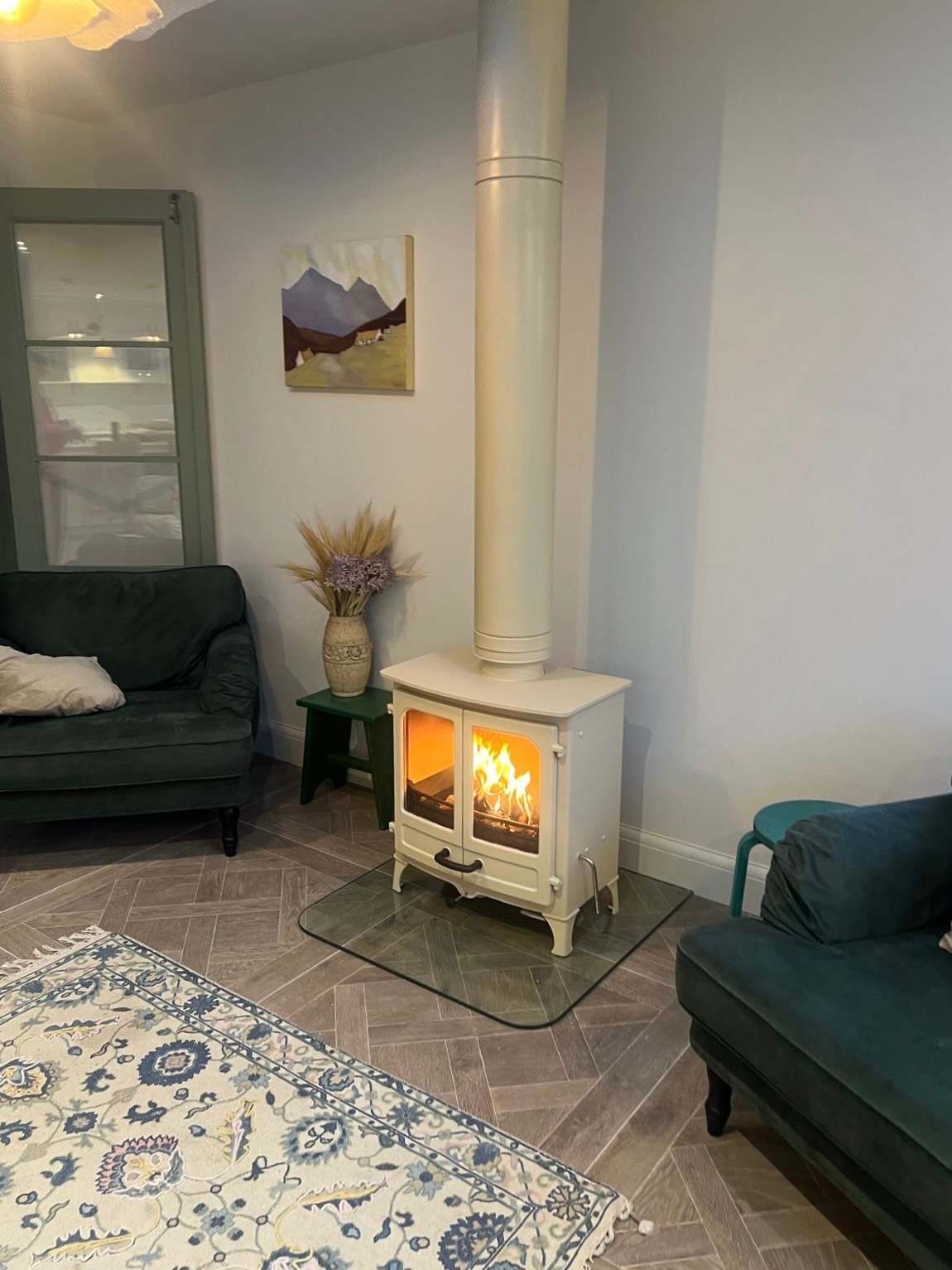 Light the log burner on cooler nights and enjoy cosy evenings with family and friends.