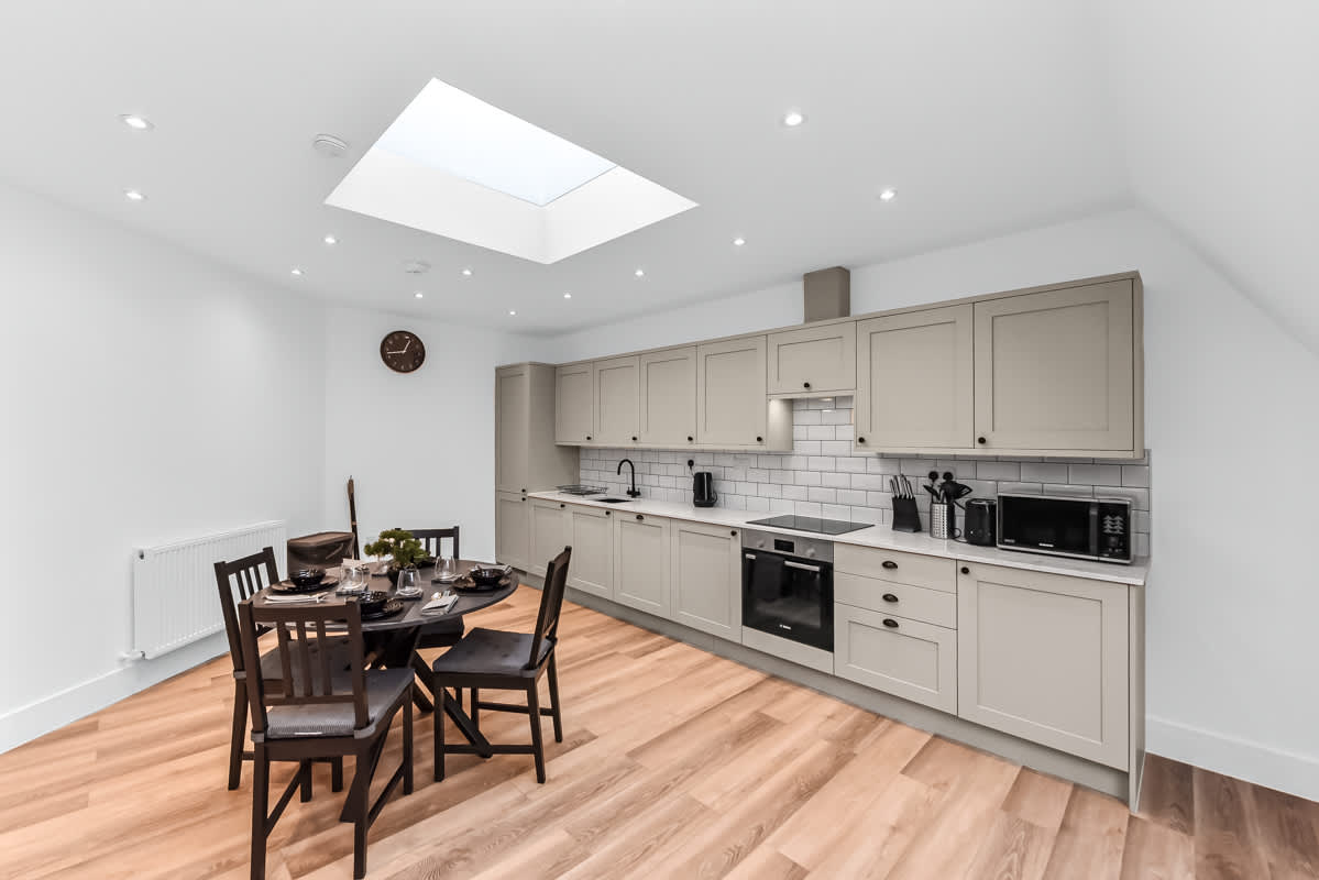 Modern 2 Bedroom Stay, Balcony, East Croydon